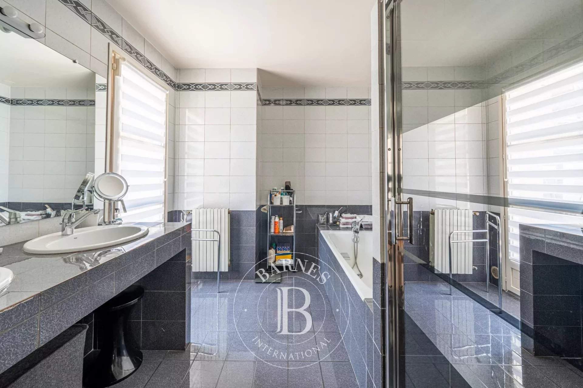 Aix-en-Provence  - House 5 Bedrooms - picture 18