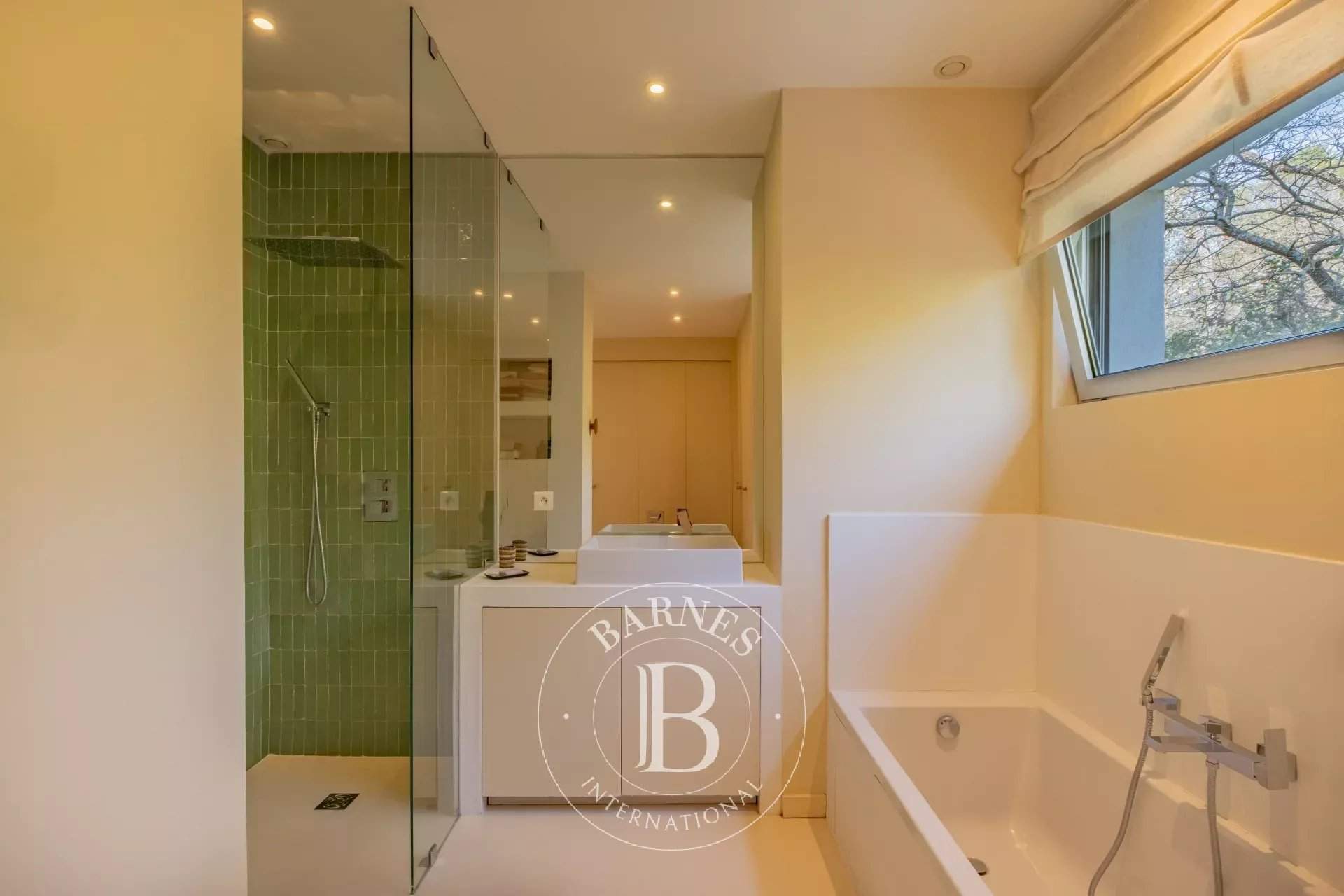 Aix-en-Provence  - Maison 9 Pi&egrave;ces 5 Chambres - picture 8