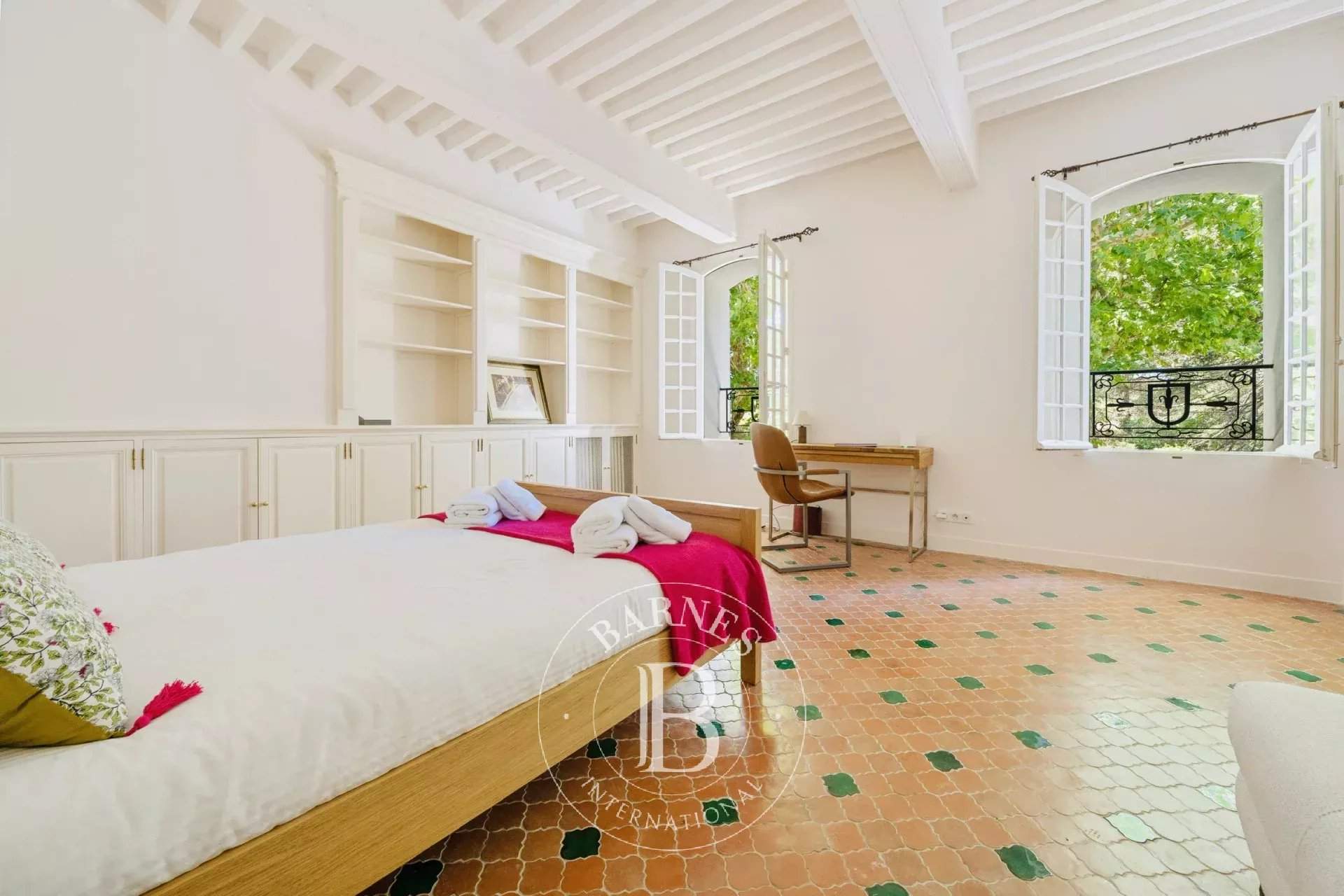 Aix-en-Provence  - Maison 7 Pi&egrave;ces 5 Chambres - picture 11