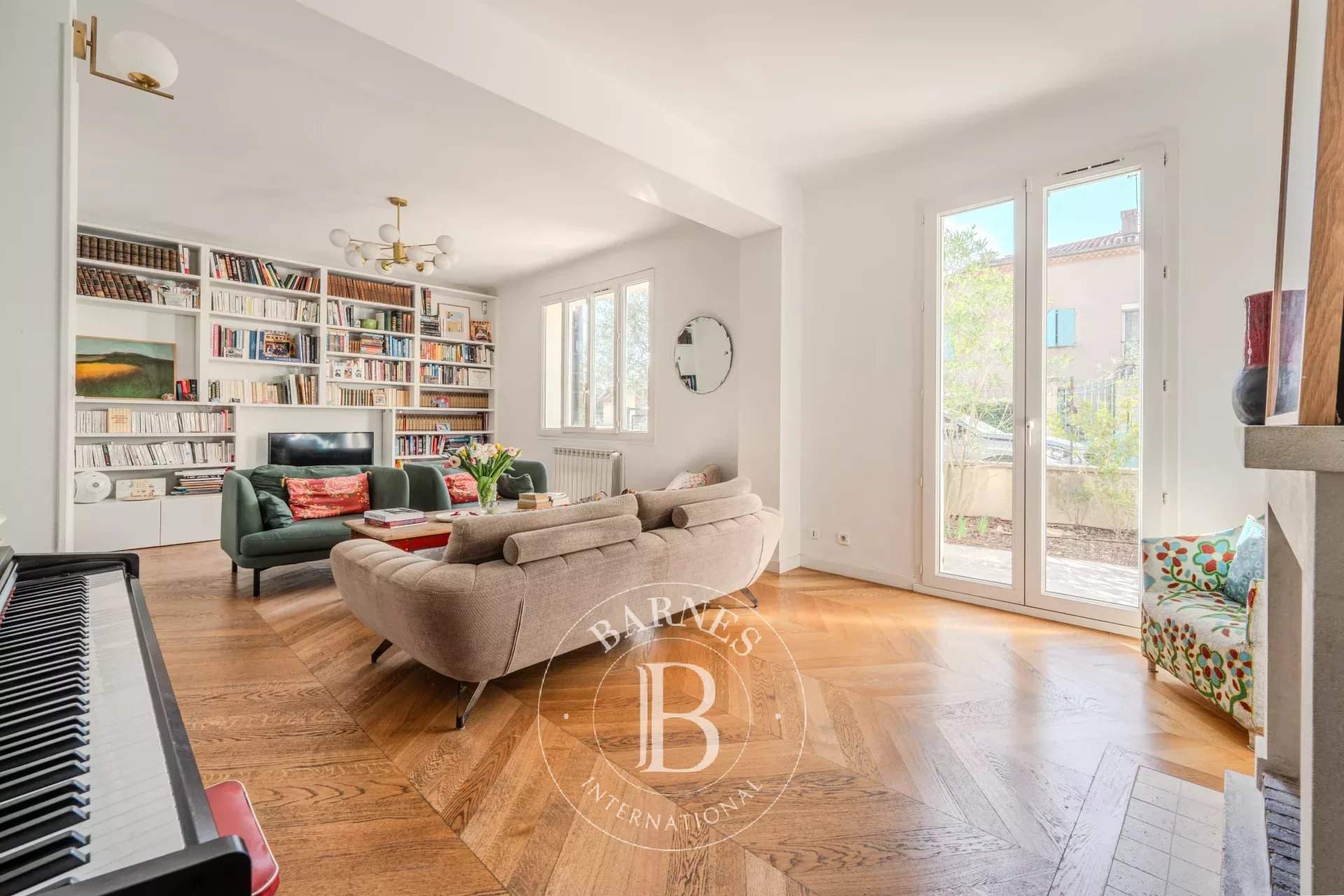 Aix-en-Provence  - Maison 7 Pi&egrave;ces 5 Chambres - picture 4