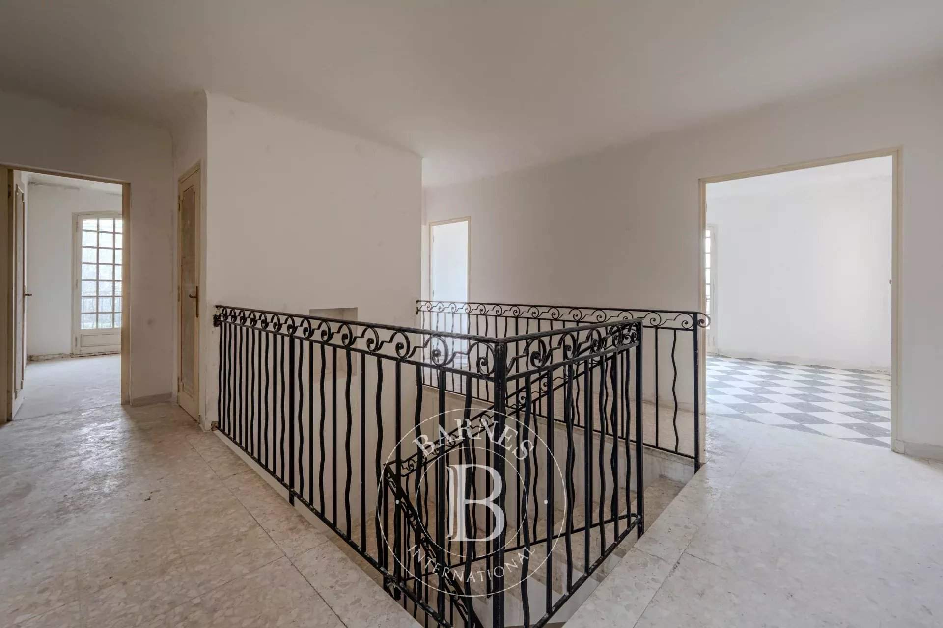 Aix-en-Provence  - Maison 7 Pi&egrave;ces 4 Chambres - picture 6