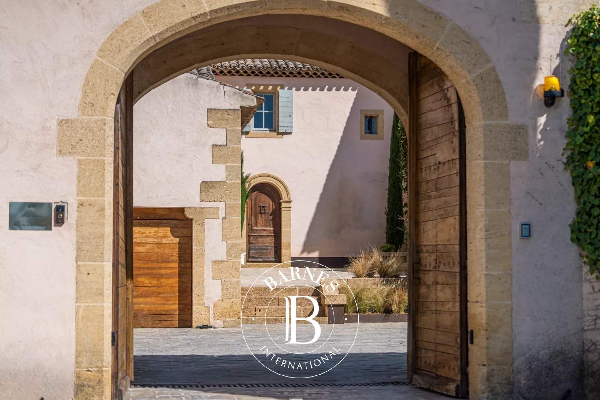 Aix-en-Provence  - Mas 12 Pi&egrave;ces 8 Chambres - picture 12