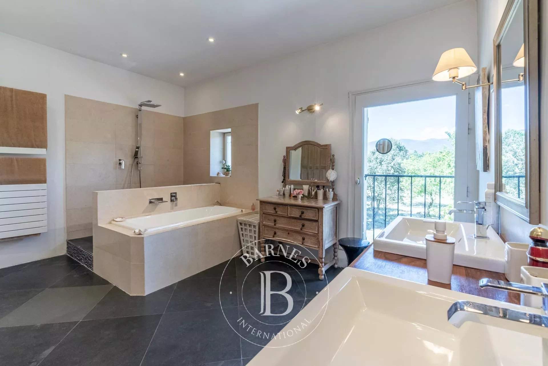 Lourmarin  - Property 5 Bedrooms - picture 10