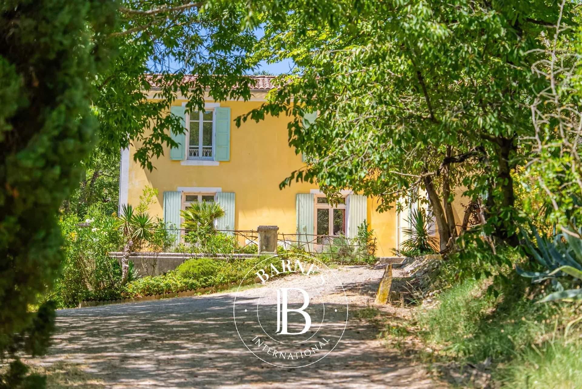 Pierrevert  - Bastide 8 Pi&egrave;ces 5 Chambres - picture 1