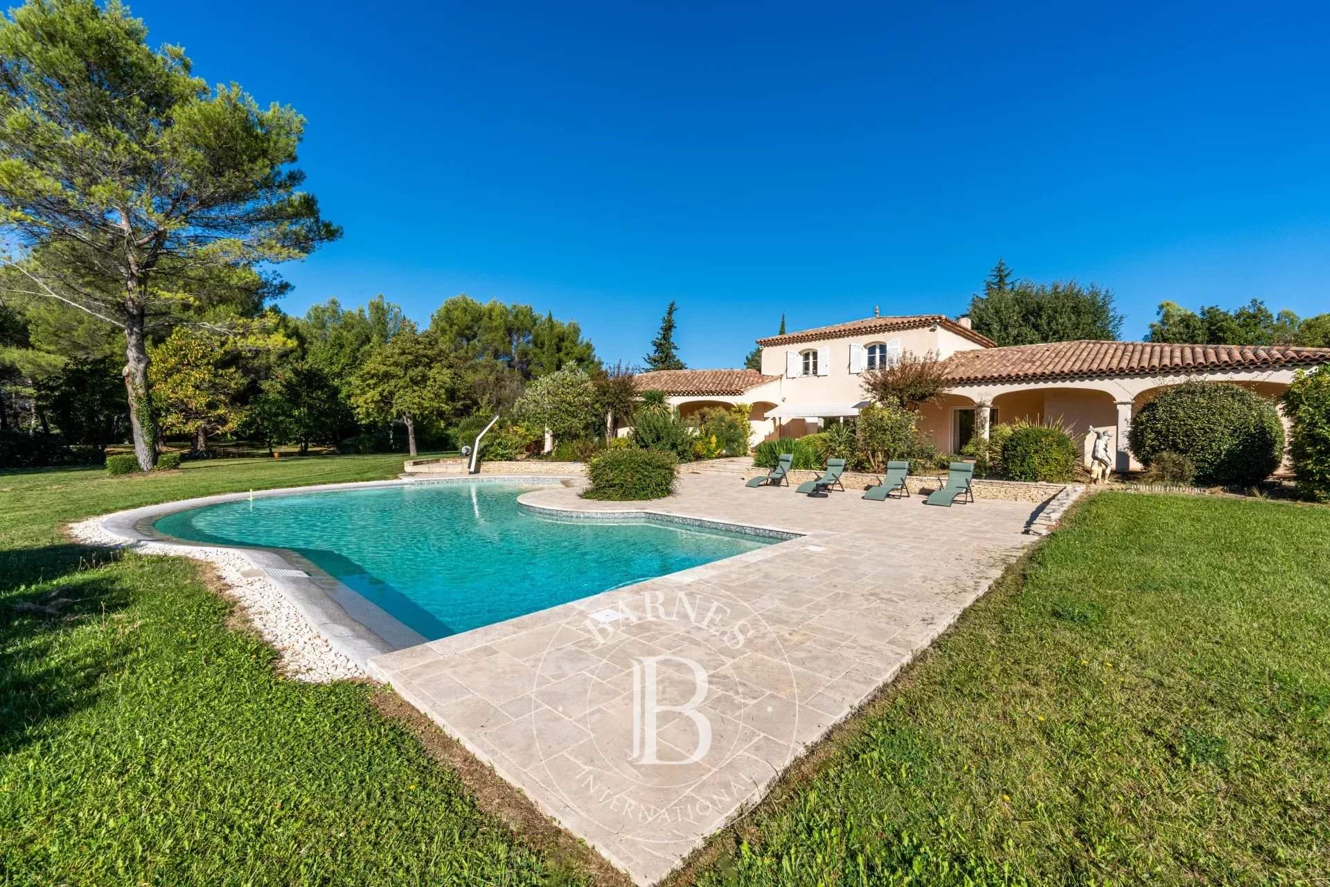 Aix-en-Provence  - Maison 10 Pièces 5 Chambres - picture 19