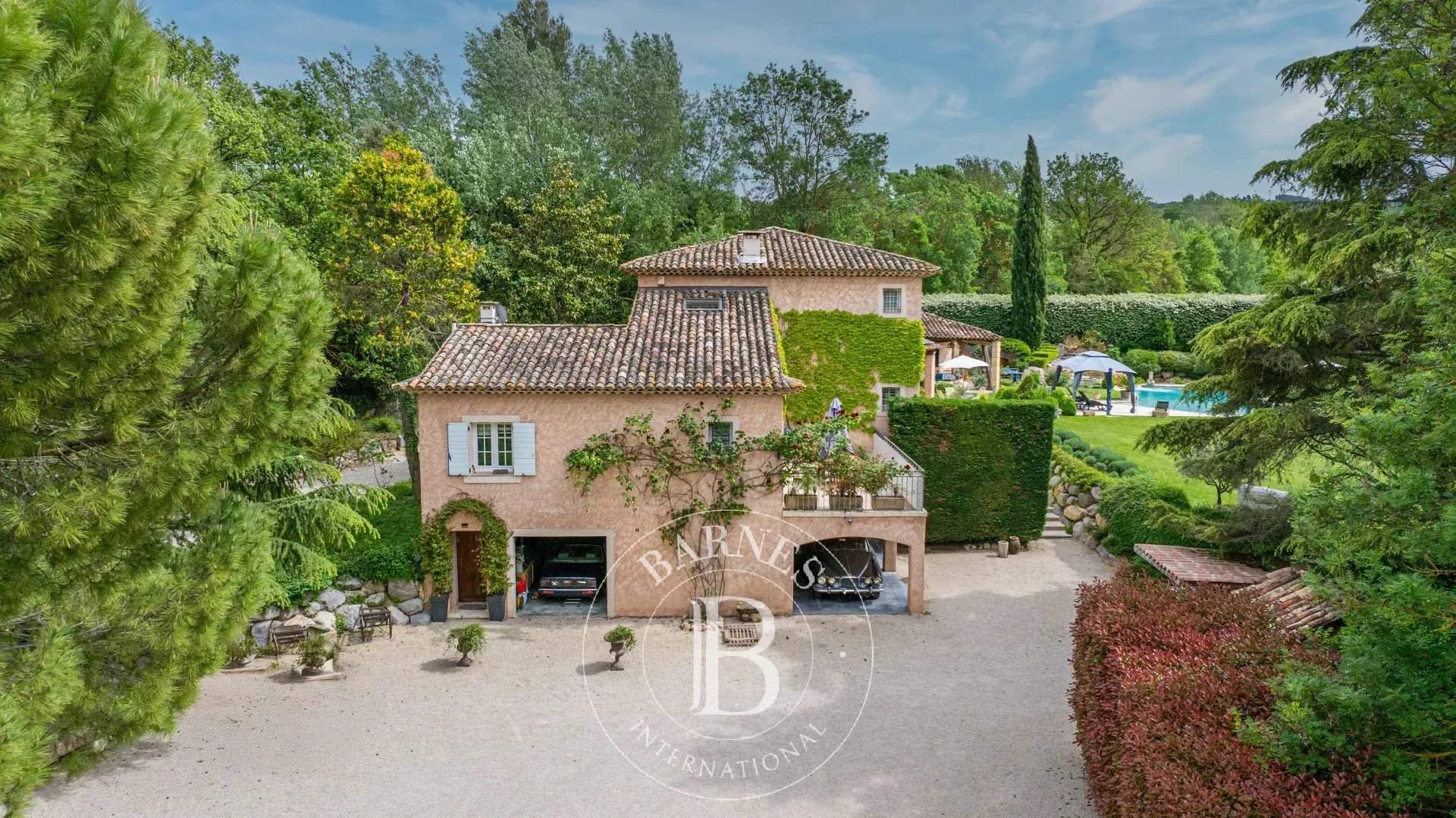 Aix-en-Provence  - Maison 7 Pièces - picture 2