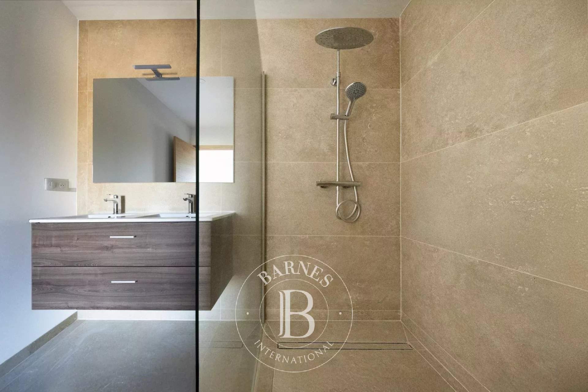 Aix-en-Provence  - Maison 11 Pièces 7 Chambres - picture 14