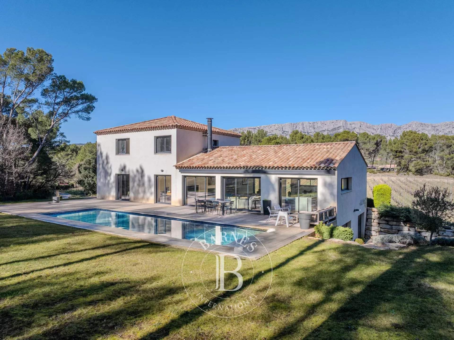 Aix-en-Provence  - House 5 Bedrooms - picture 1
