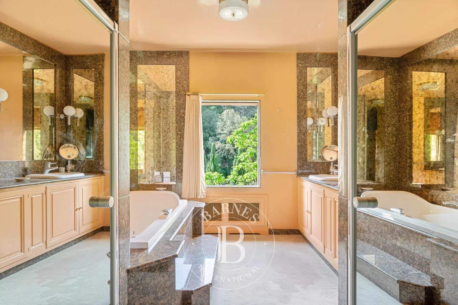 Aix-en-Provence  - Maison 15 Pièces 7 Chambres - picture 13