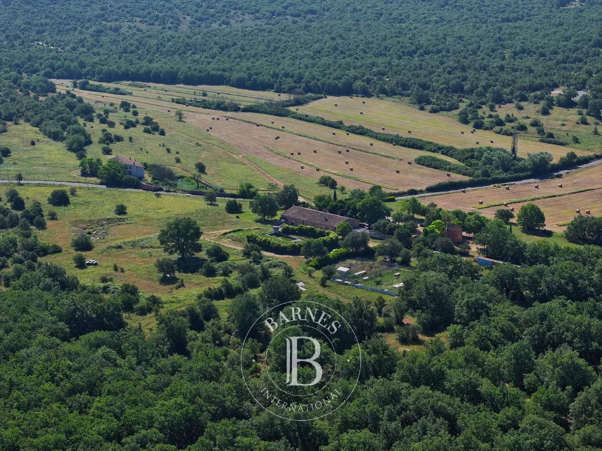 Aix-en-Provence  - Domaine de chasse 15 Pi&egrave;ces 9 Chambres - picture 6