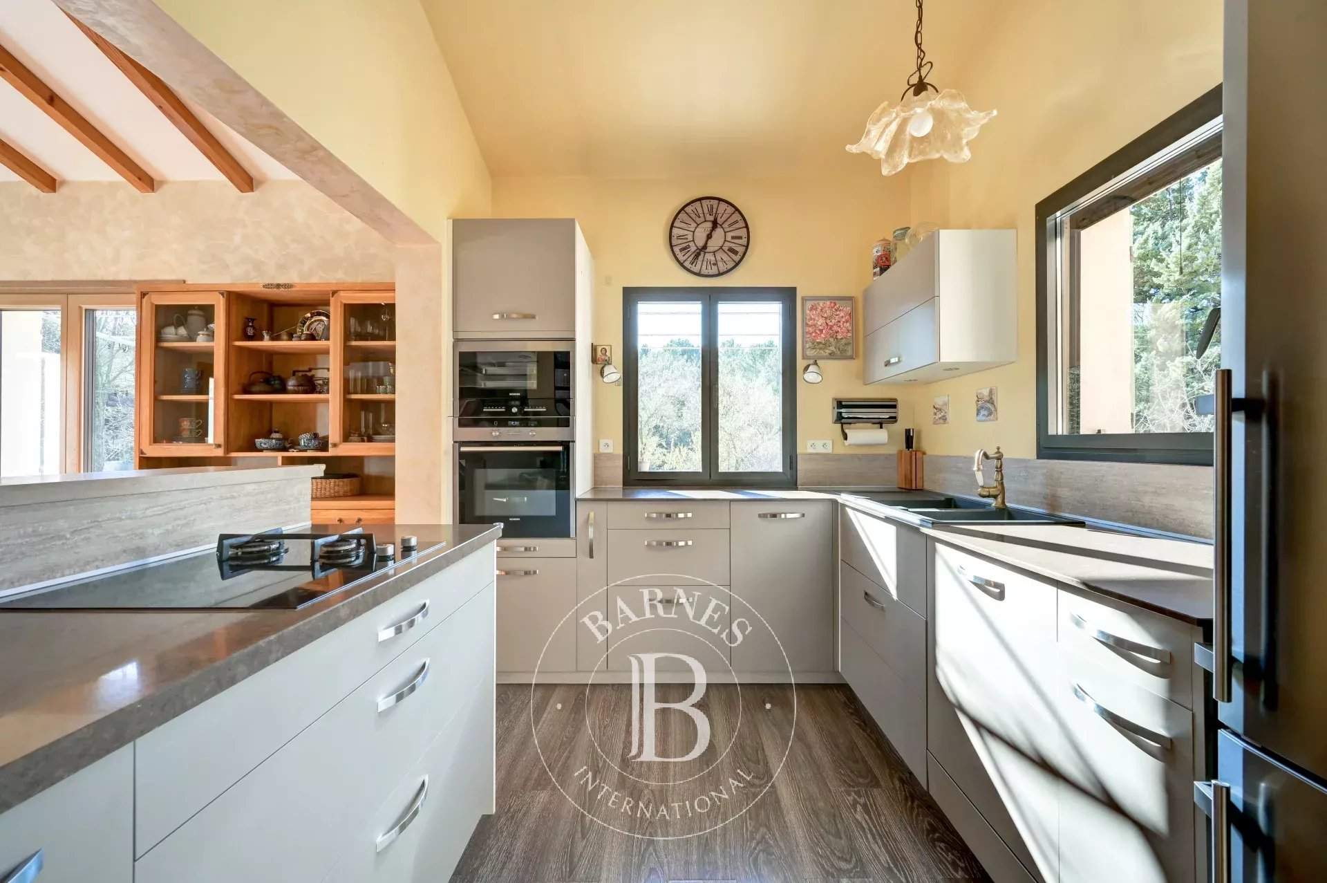 Aix-en-Provence  - Maison 8 Pi&egrave;ces 6 Chambres - picture 8