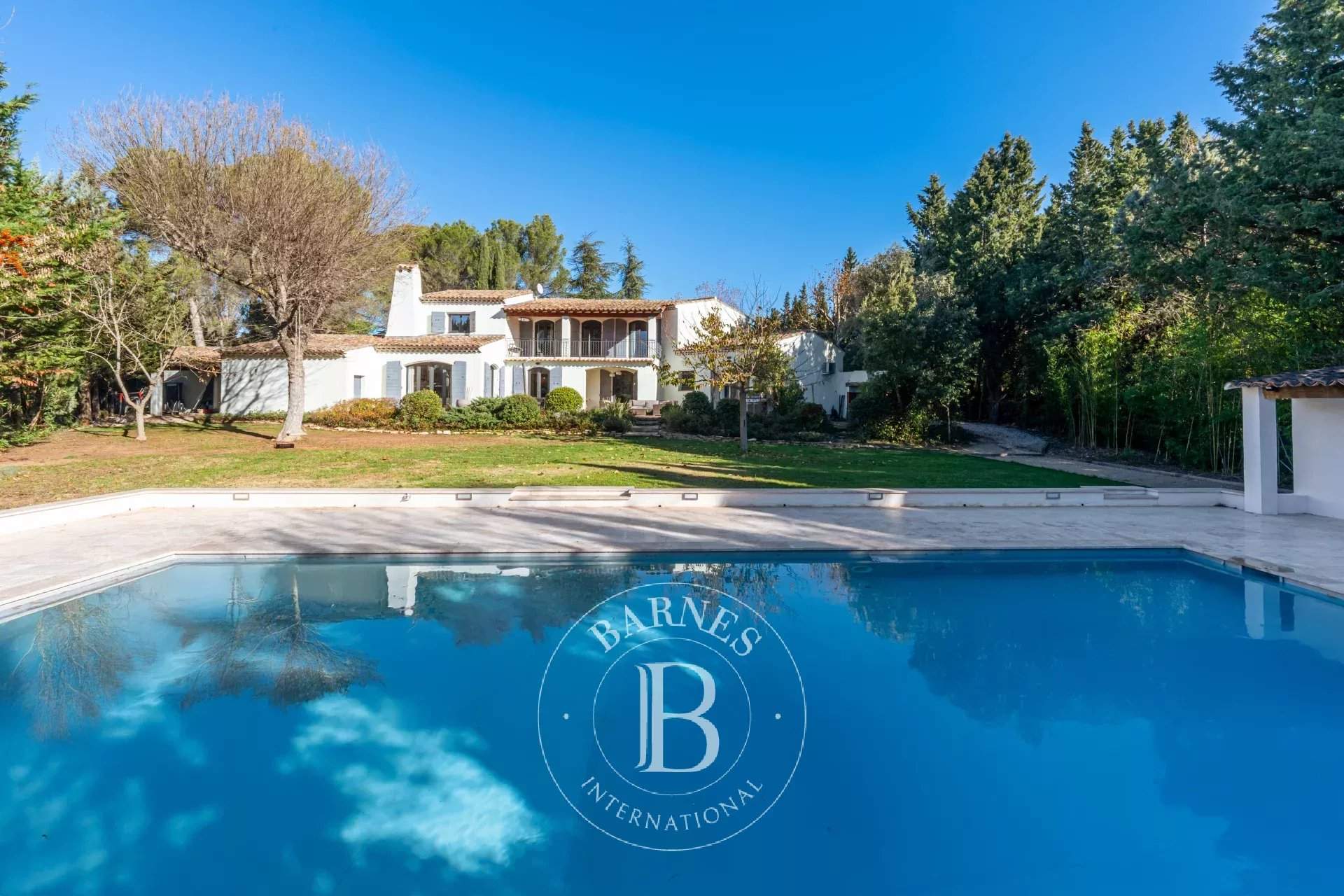 Aix-en-Provence  - Maison 8 Pi&egrave;ces 6 Chambres - picture 2