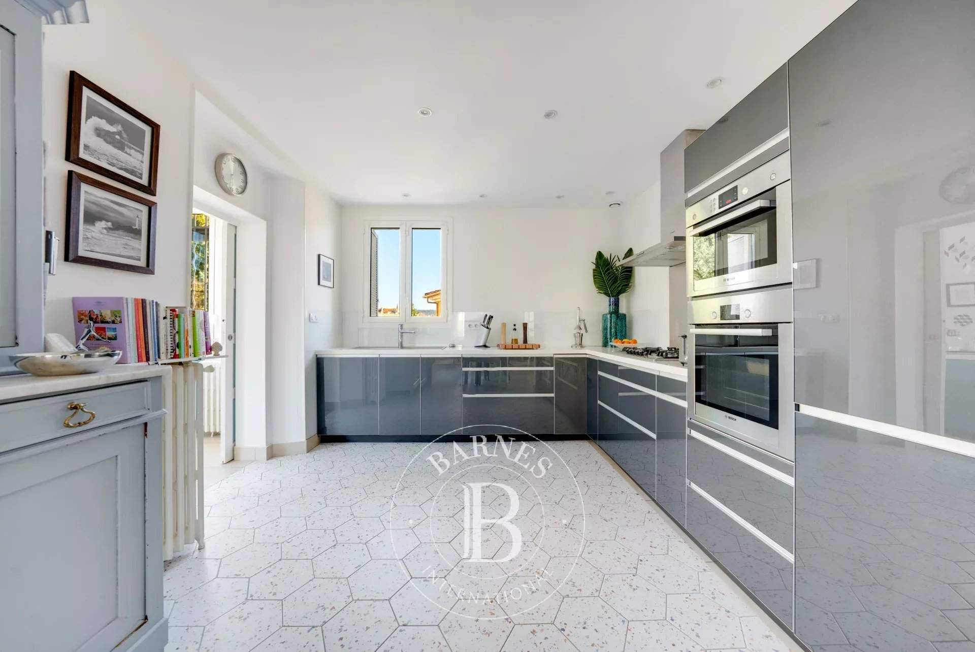 Aix-en-Provence  - Townhouse 6 Bedrooms - picture 14