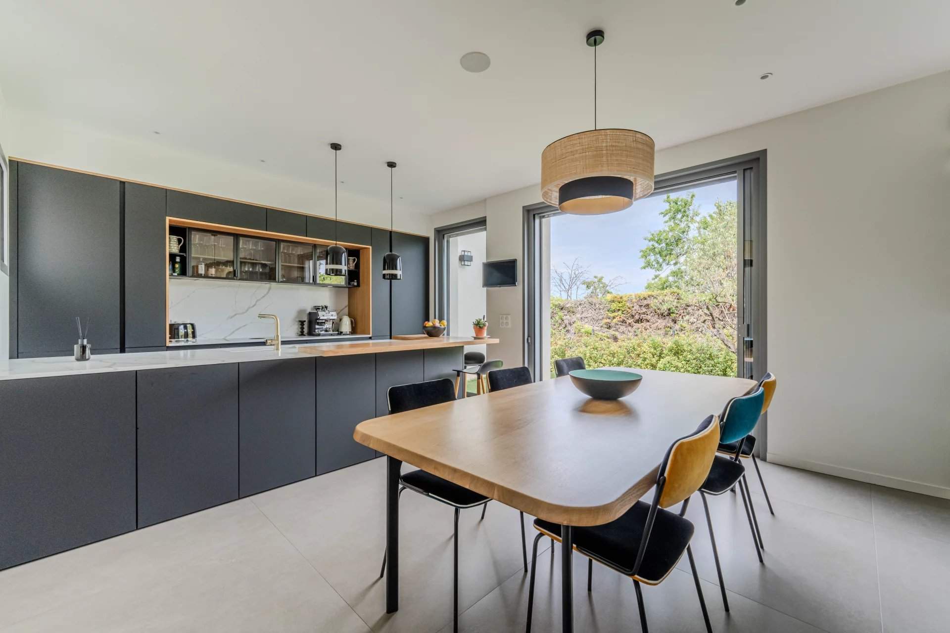 Aix-en-Provence  - Villa 6 Pi&egrave;ces 4 Chambres - picture 10