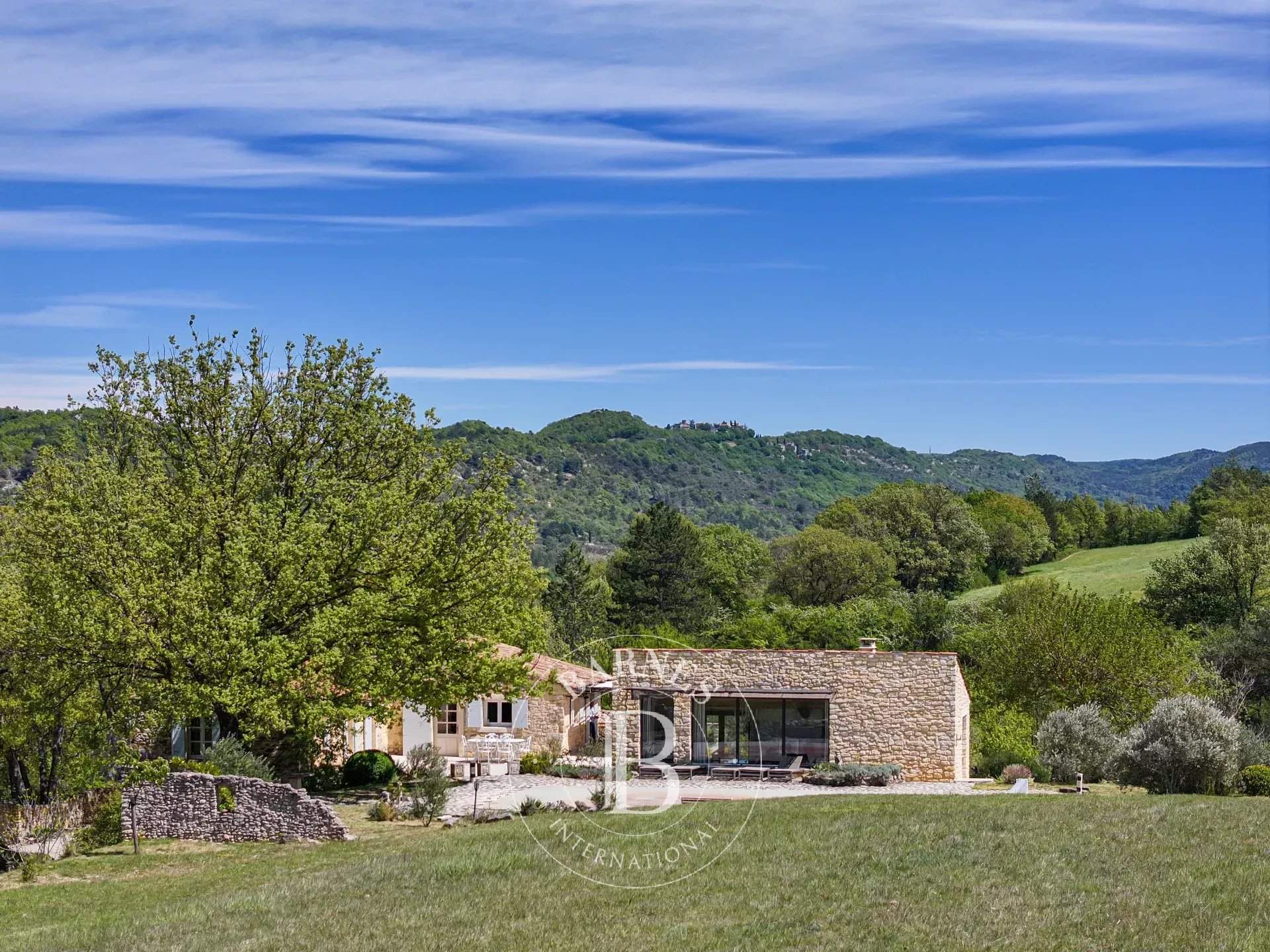 Céreste-en-Luberon  - Mas 7 Pièces 5 Chambres - picture 2