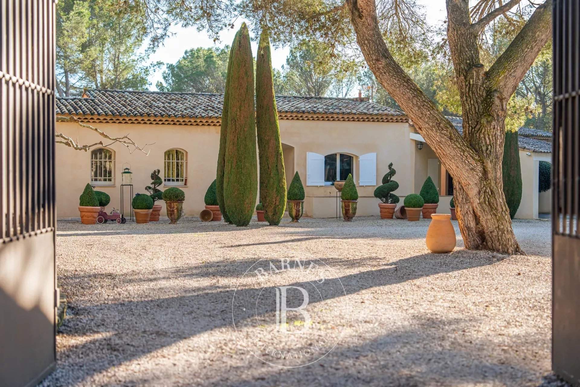 Aix-en-Provence  - Property 7 Bedrooms - picture 3