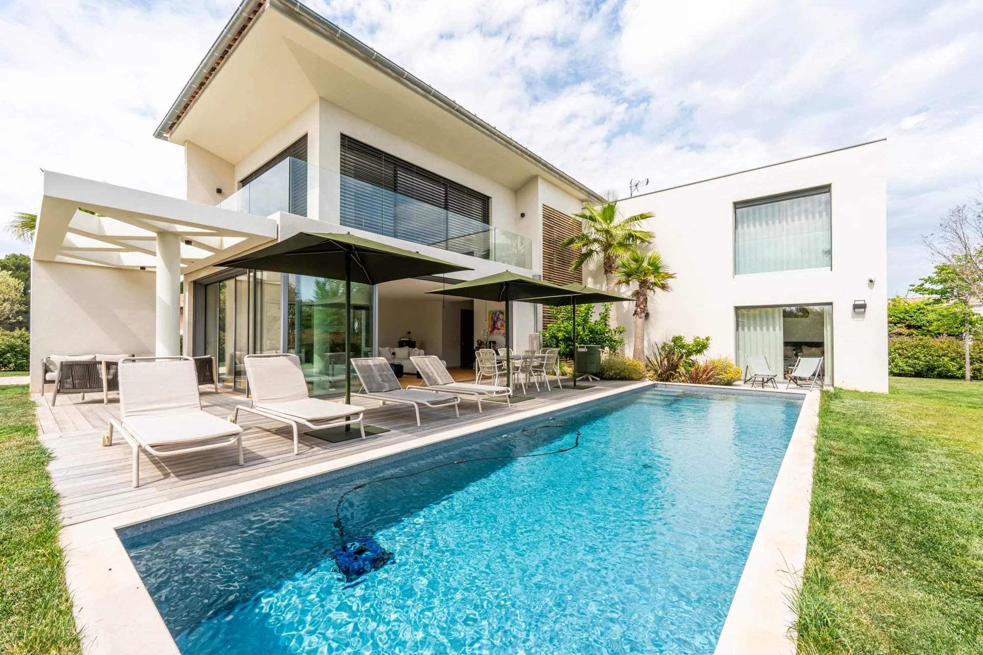 Aix-en-Provence  - Villa 6 Pi&egrave;ces 4 Chambres - picture 1