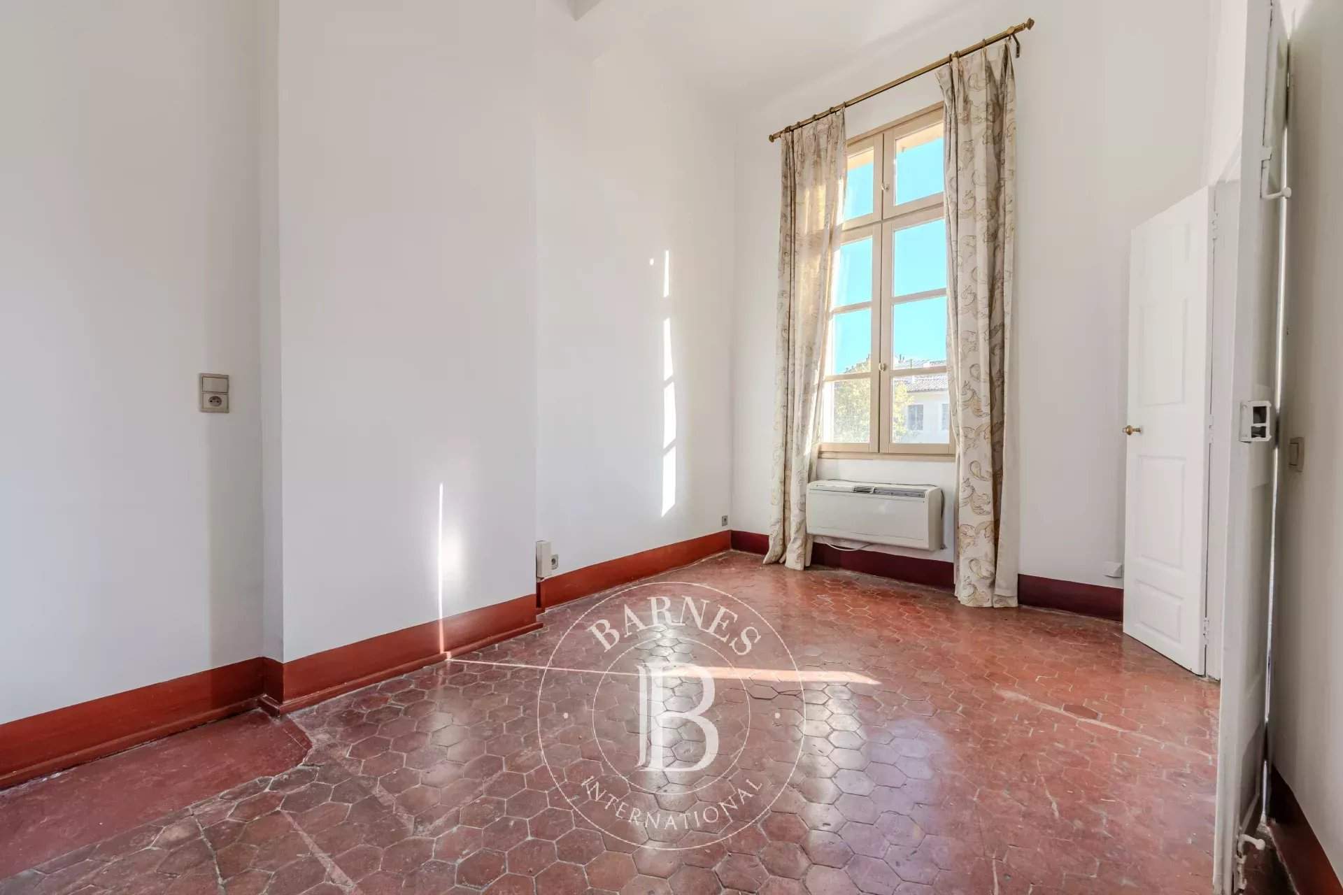 Aix-en-Provence  - Apartment 3 Bedrooms - picture 9