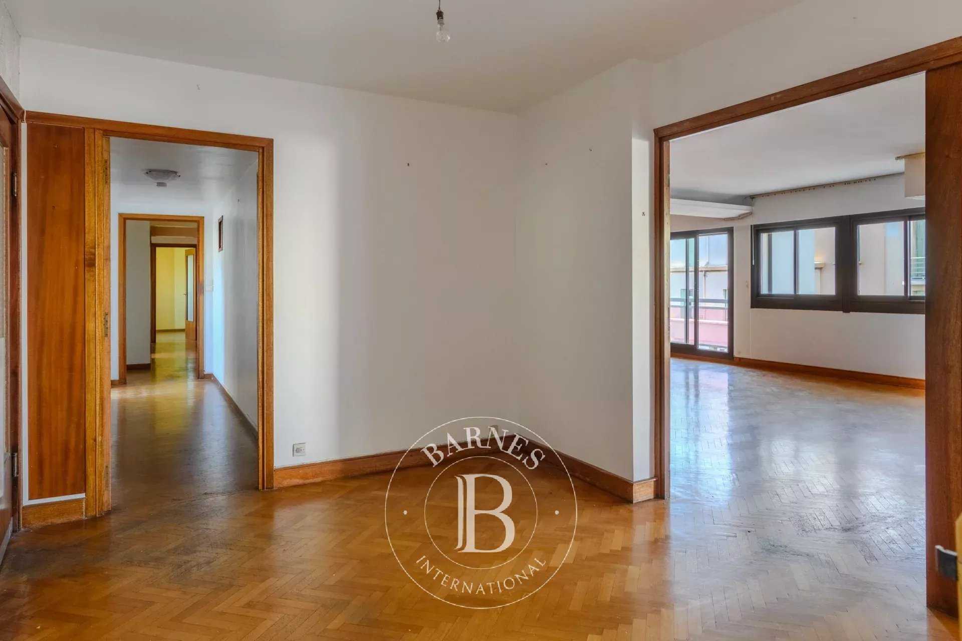 Marseille  - Appartement 8 Pi&egrave;ces 5 Chambres