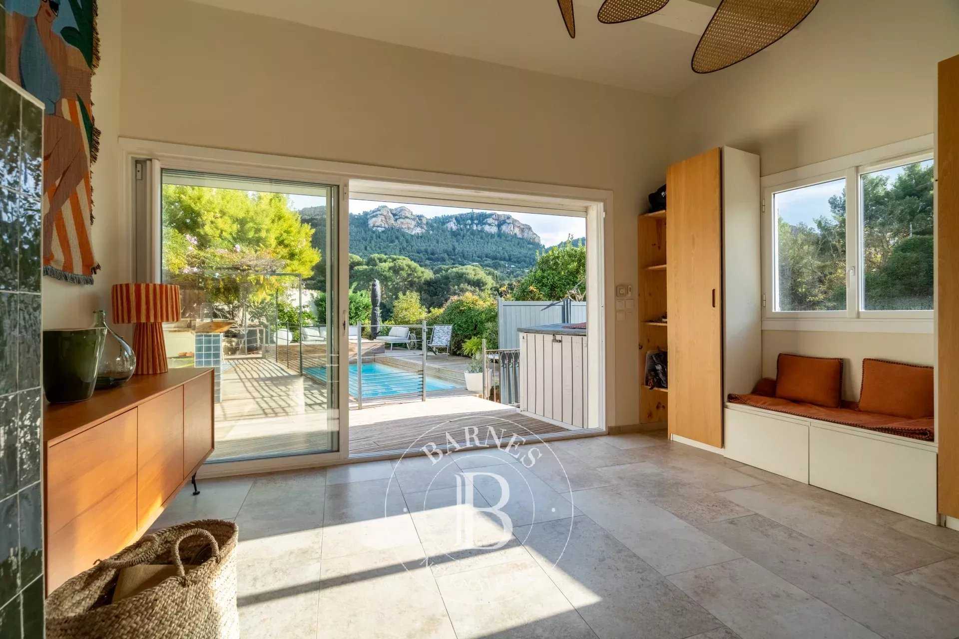 Cassis  - Maison 7 Pi&egrave;ces 5 Chambres