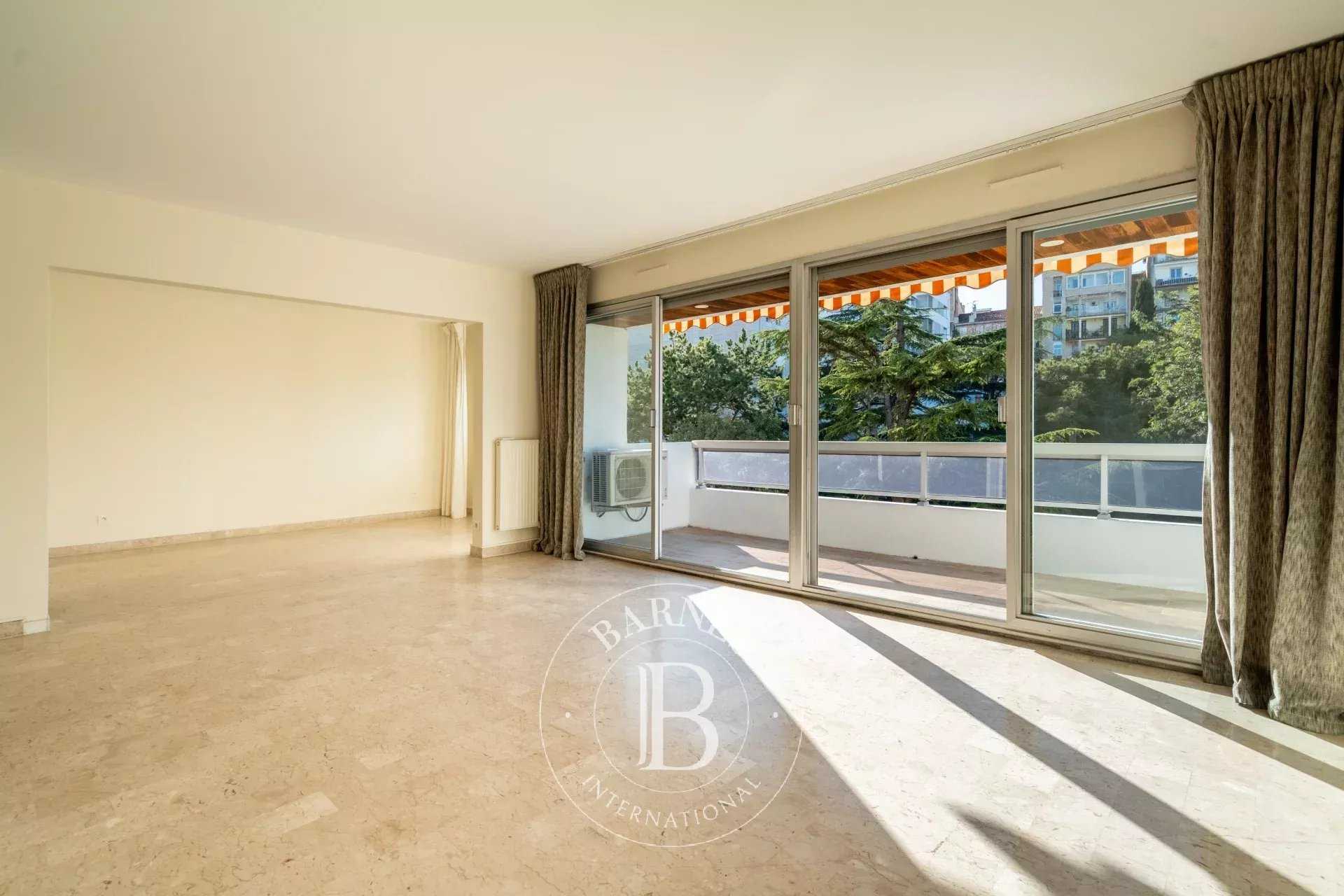 Marseille  - Appartement 3 Pi&egrave;ces 2 Chambres