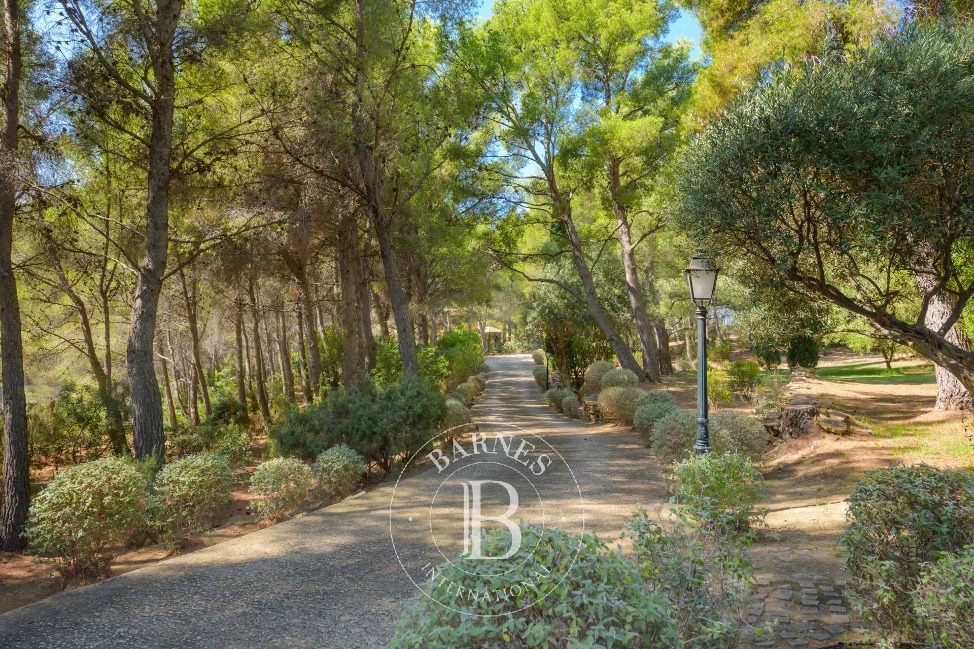 Ceyreste  - Property 7 Bedrooms