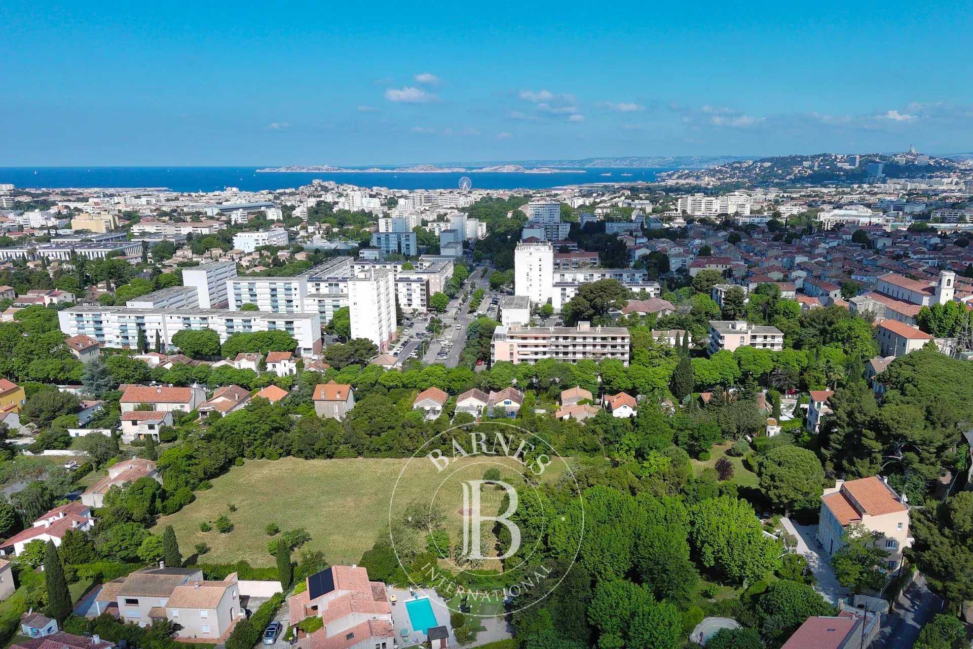 Marseille  - Propriété 6 Pièces 3 Chambres