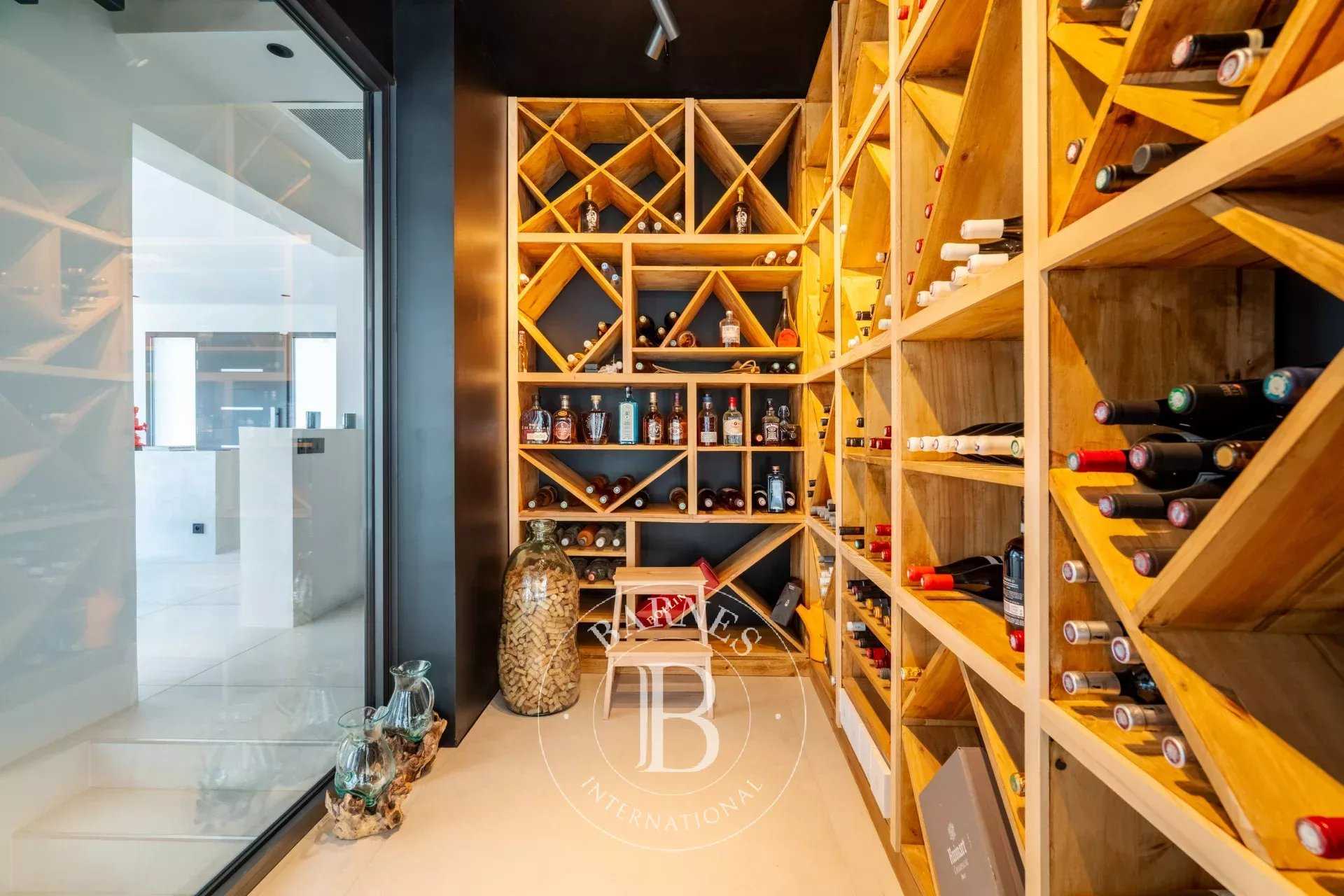 Cassis  - Maison 8 Pi&egrave;ces 7 Chambres