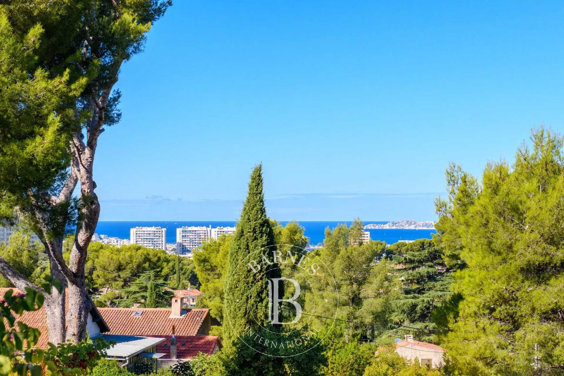 Marseille  - Maison 6 Pièces 5 Chambres