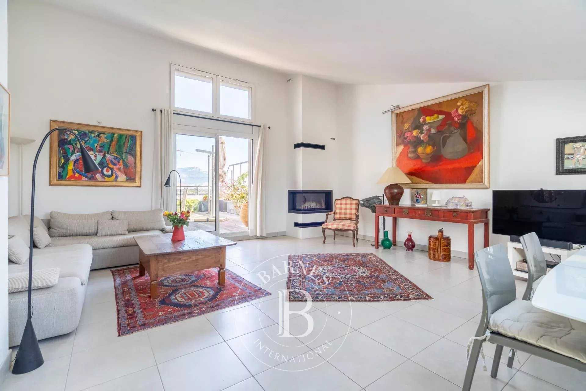 Marseille  - Appartement 5 Pi&egrave;ces 4 Chambres