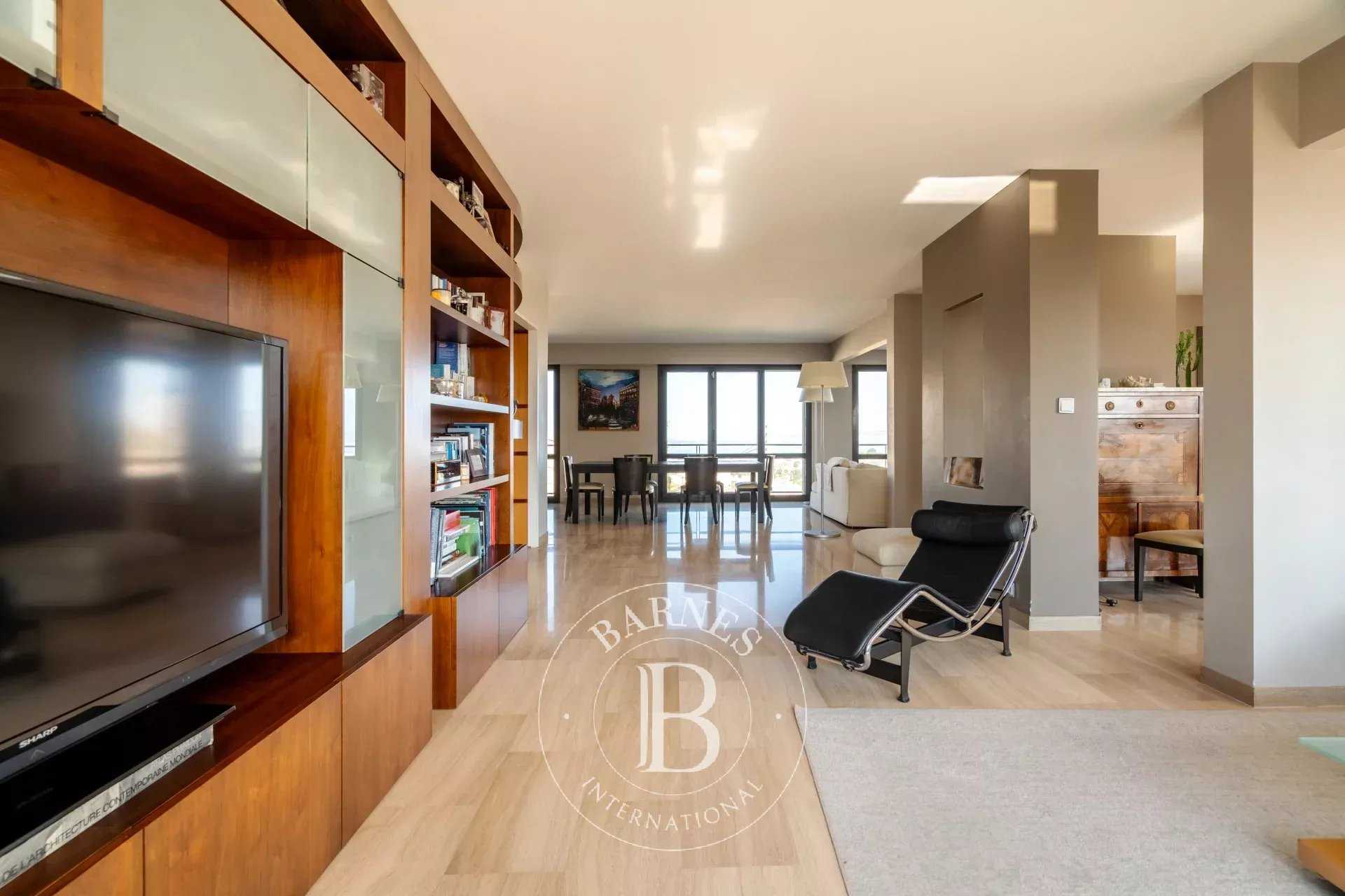 Marseille  - Appartement 5 Pi&egrave;ces 4 Chambres