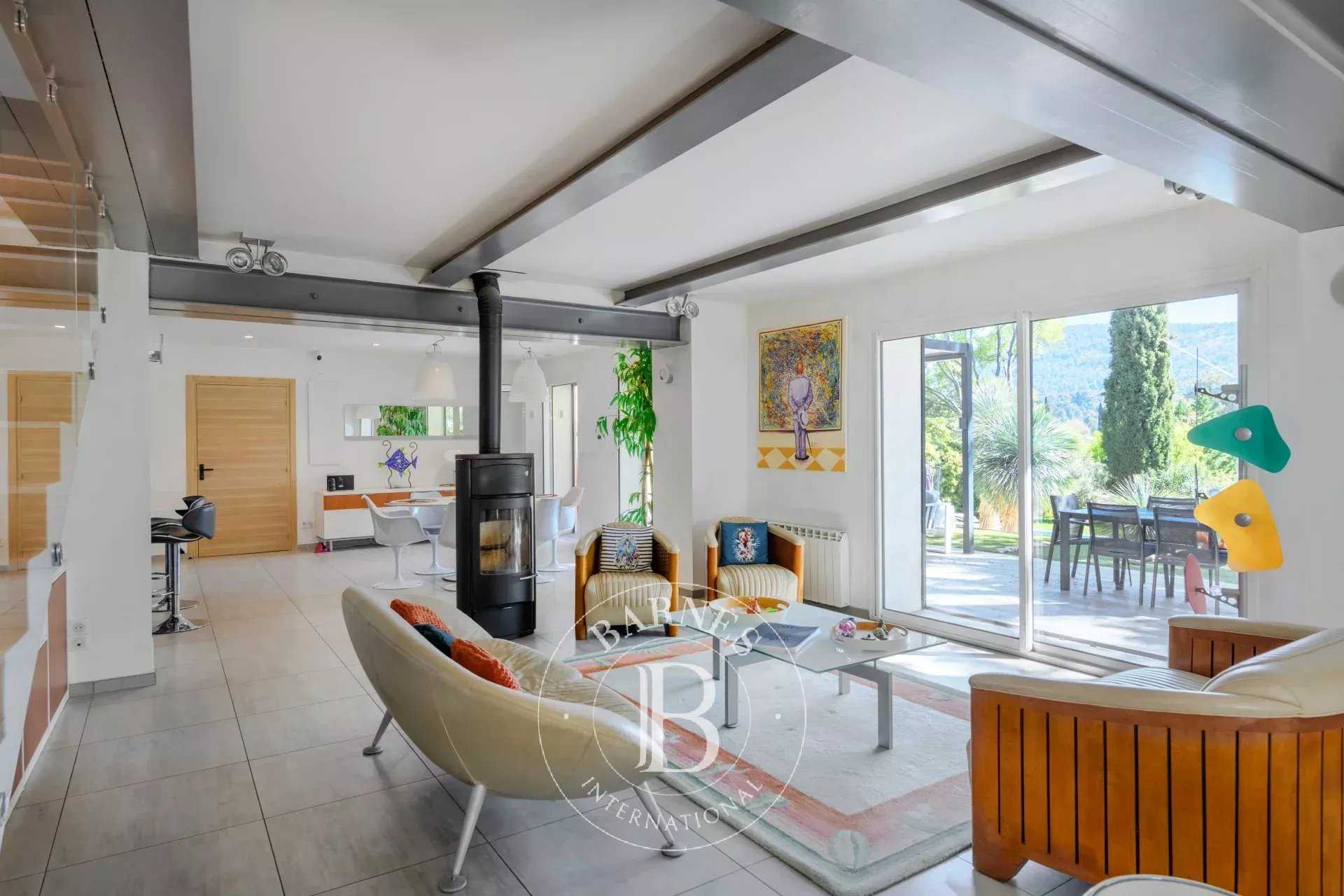 Aubagne  - Maison 6 Pi&egrave;ces 5 Chambres