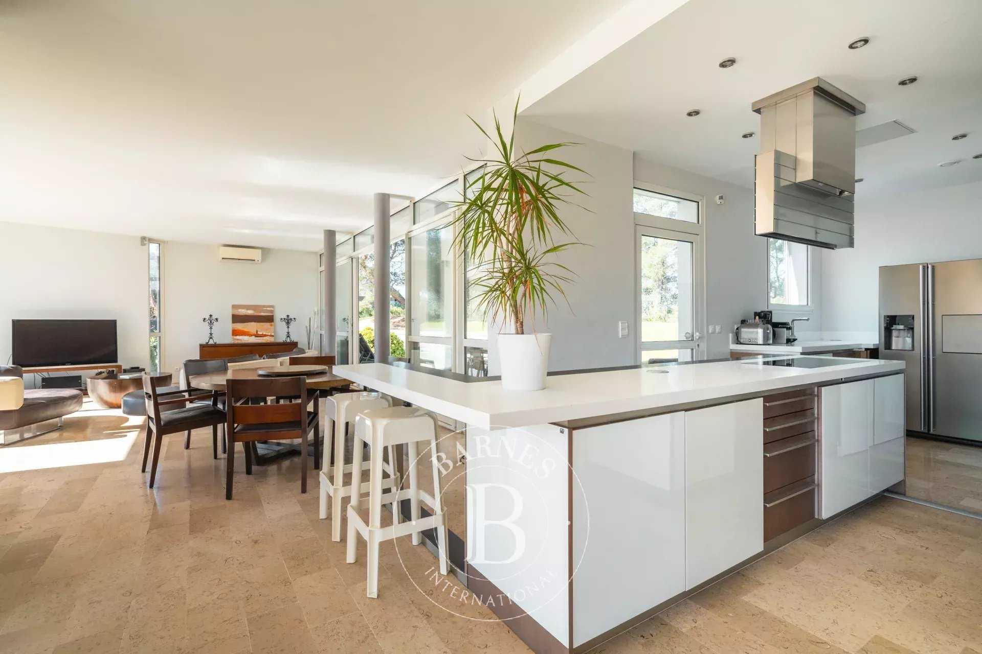 Cassis  - Maison 7 Pi&egrave;ces 5 Chambres