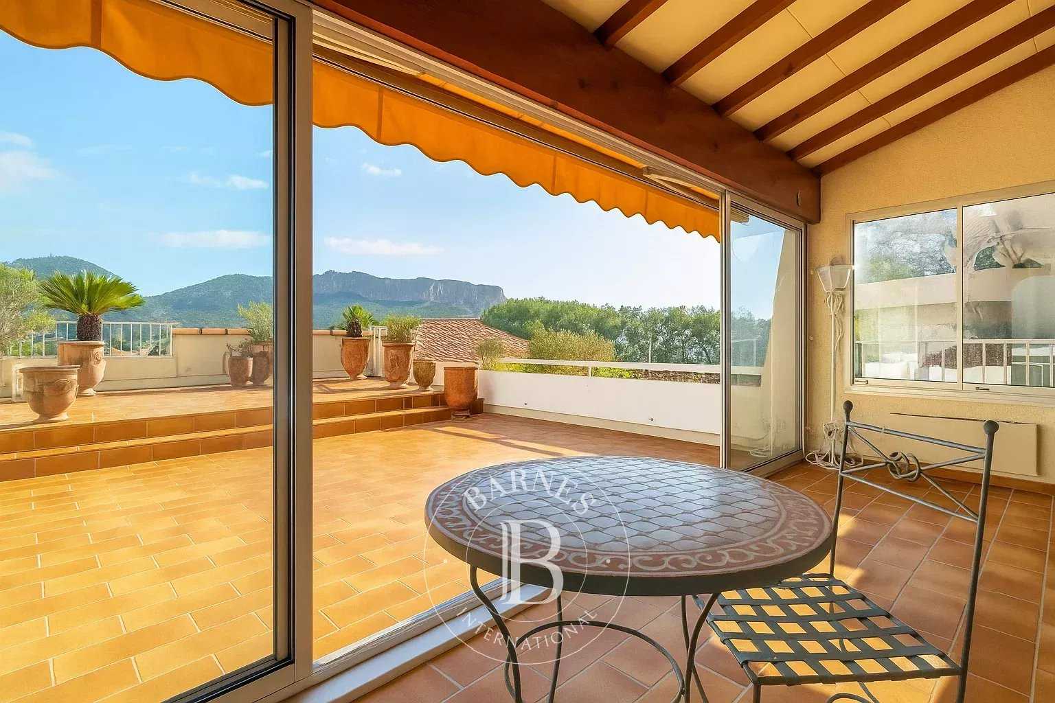Cassis  - Appartement 7 Pi&egrave;ces 3 Chambres