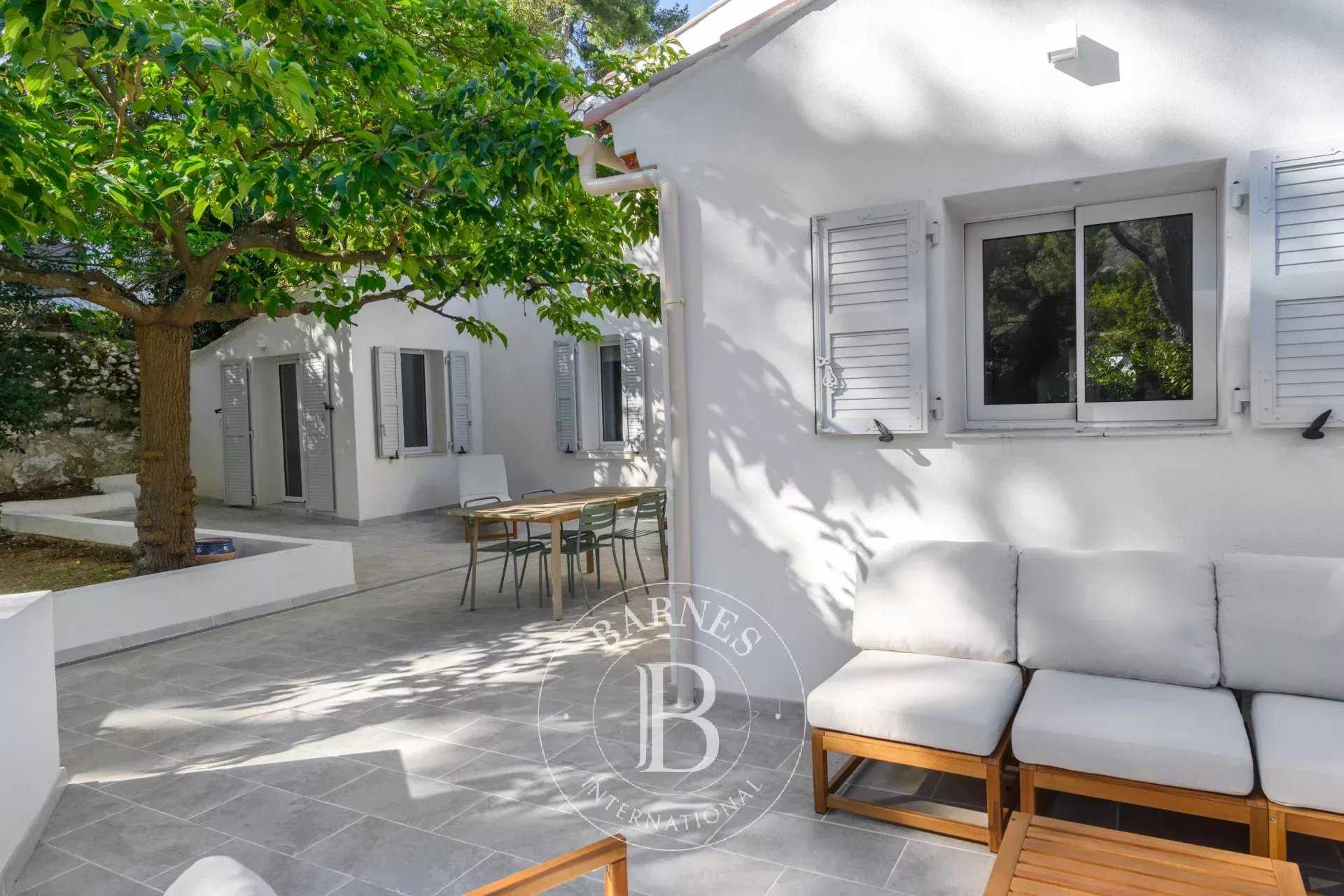 Marseille  - Maison 6 Pièces 5 Chambres