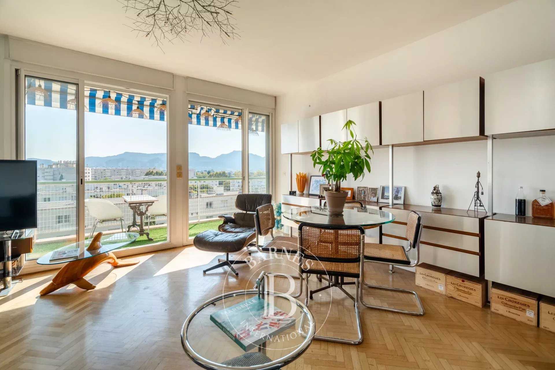 Marseille  - Appartement 3 Pi&egrave;ces 2 Chambres
