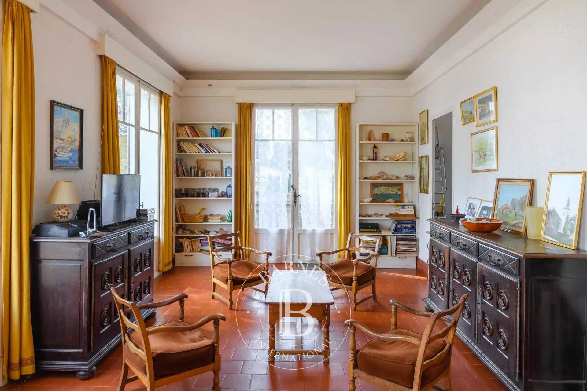 Cassis  - Maison 9 Pi&egrave;ces 5 Chambres
