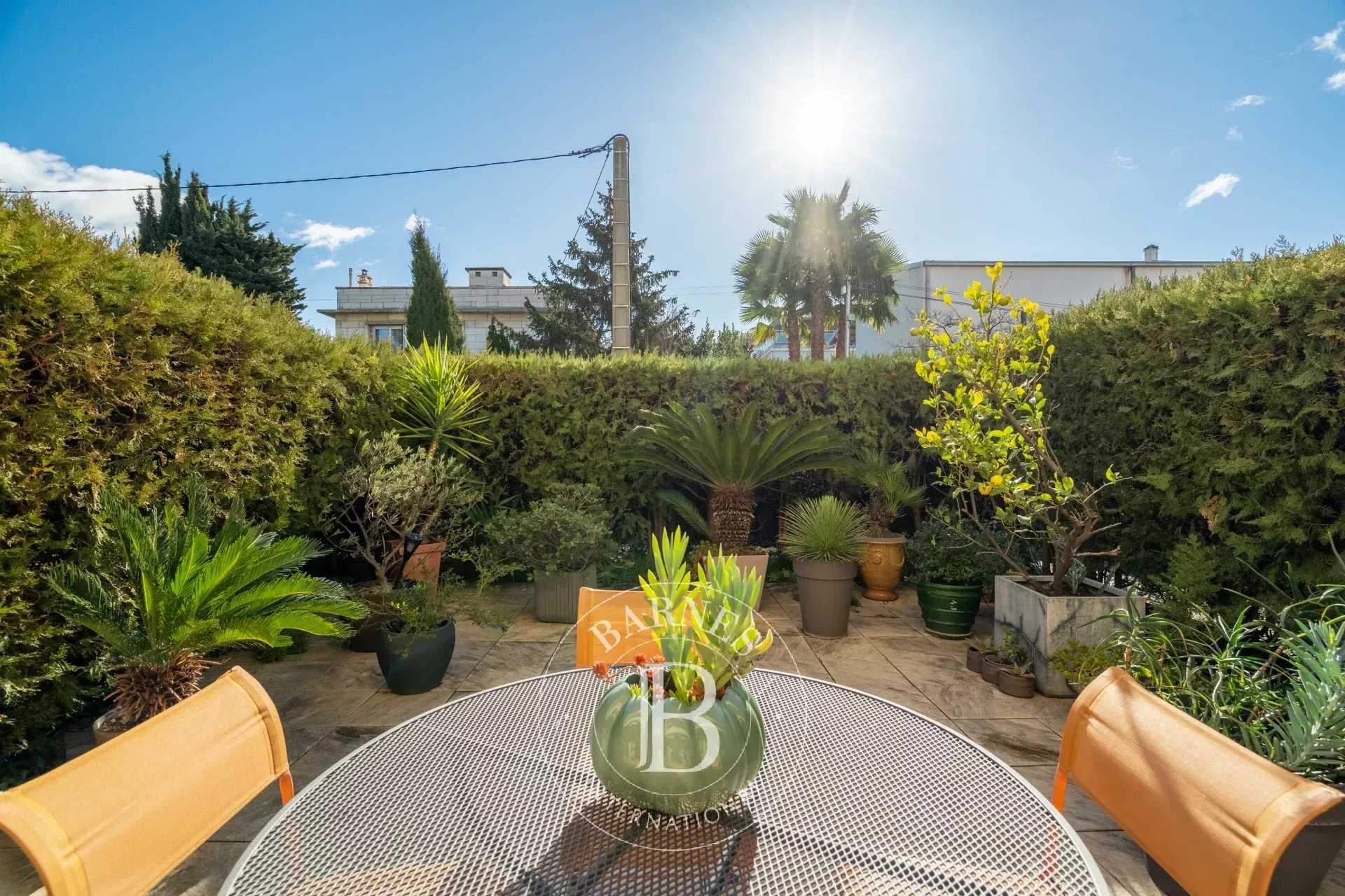 Marseille  - Appartement 2 Pièces, 1 Chambre
