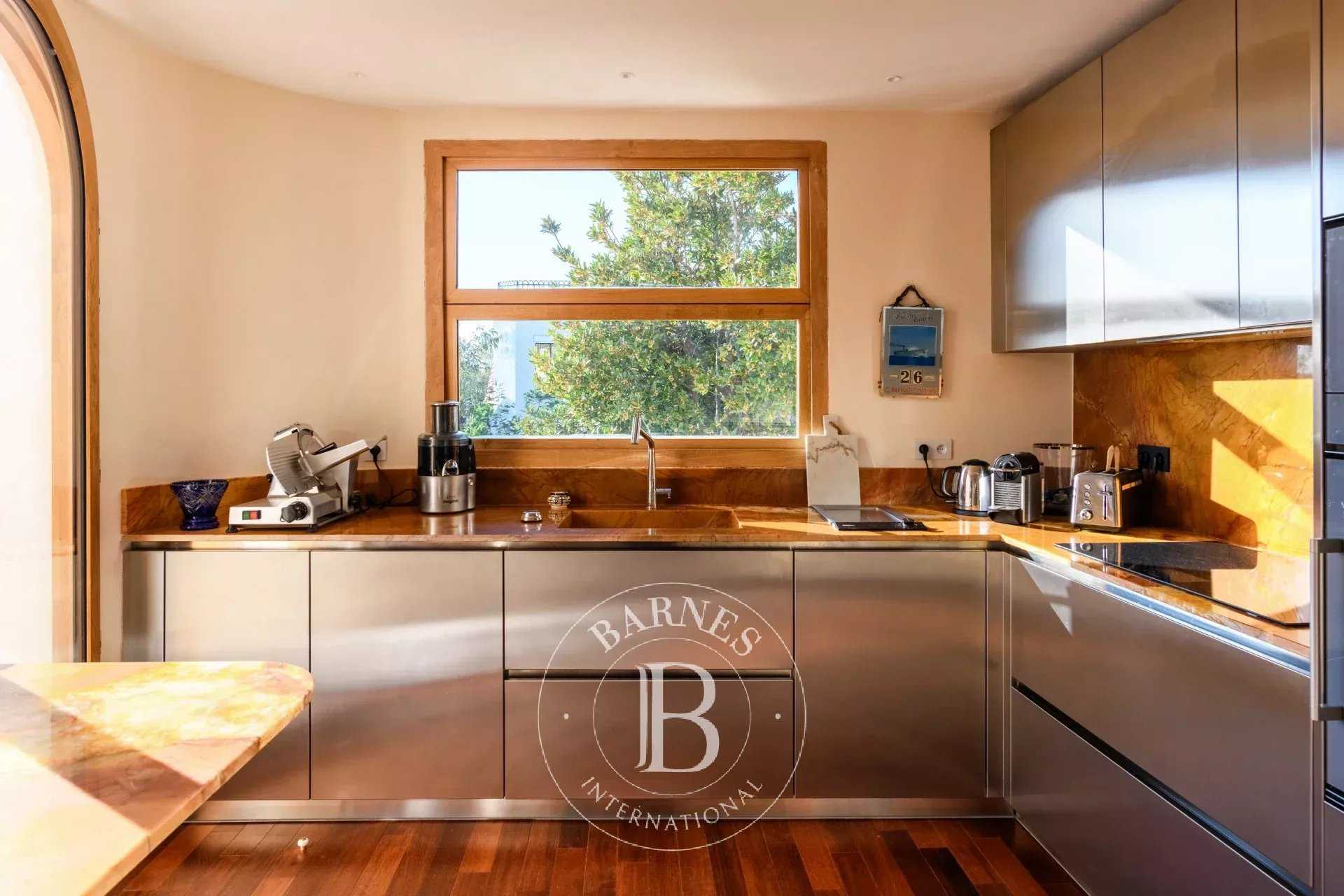 Marseille  - Maison 5 Pi&egrave;ces 4 Chambres