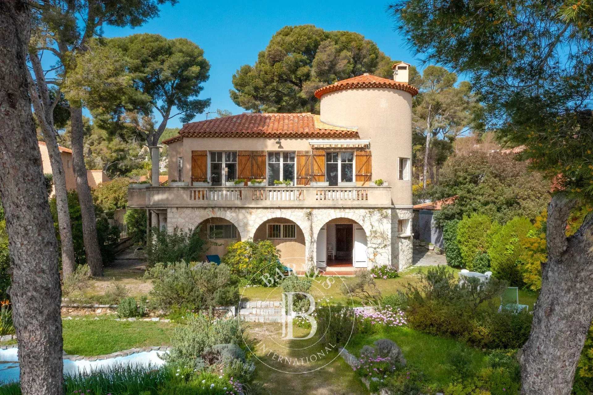 Cassis  - Maison 9 Pi&egrave;ces 5 Chambres