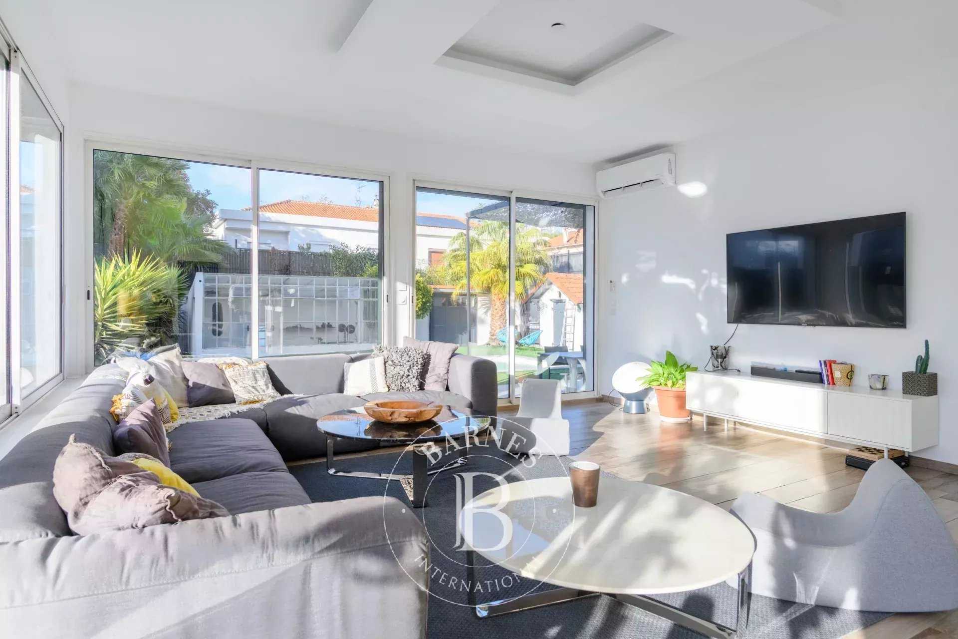 Marseille  - Maison 9 Pi&egrave;ces 5 Chambres