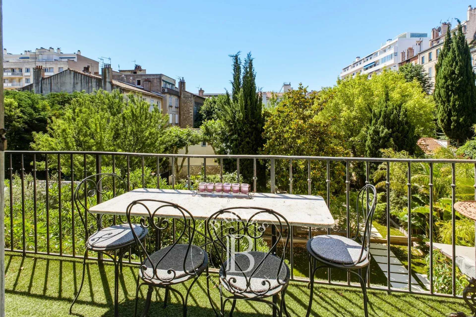 Marseille  - Appartement 5 Pi&egrave;ces 4 Chambres