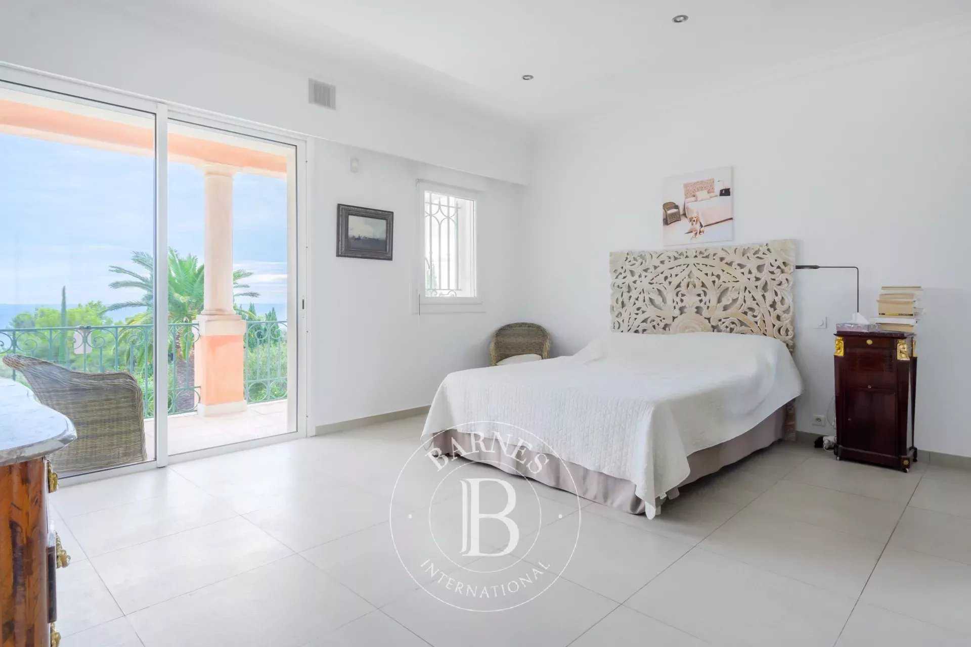 La Ciotat  - Propriété 8 Pi&egrave;ces 5 Chambres