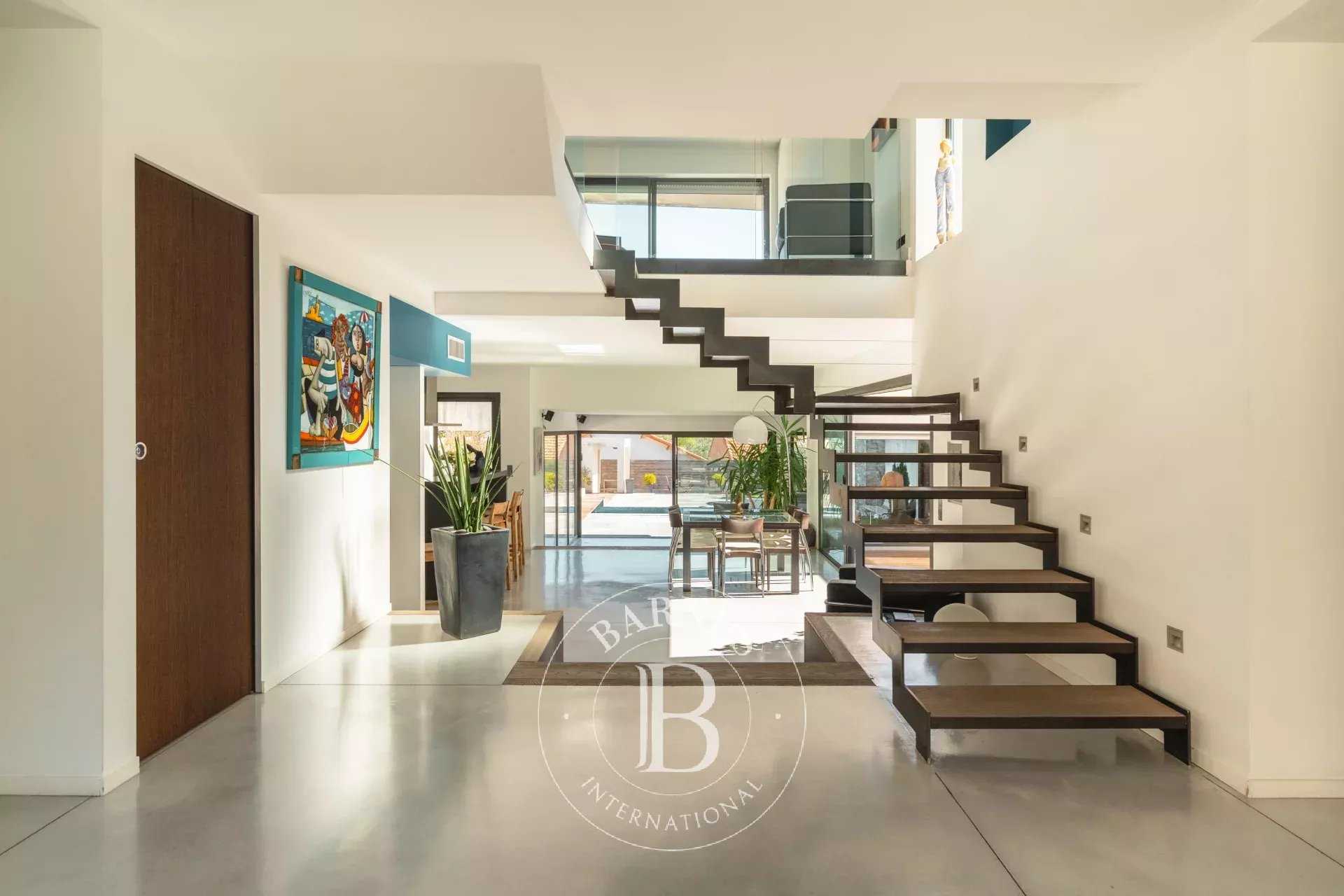 Marseille  - Villa 4 Pi&egrave;ces 3 Chambres