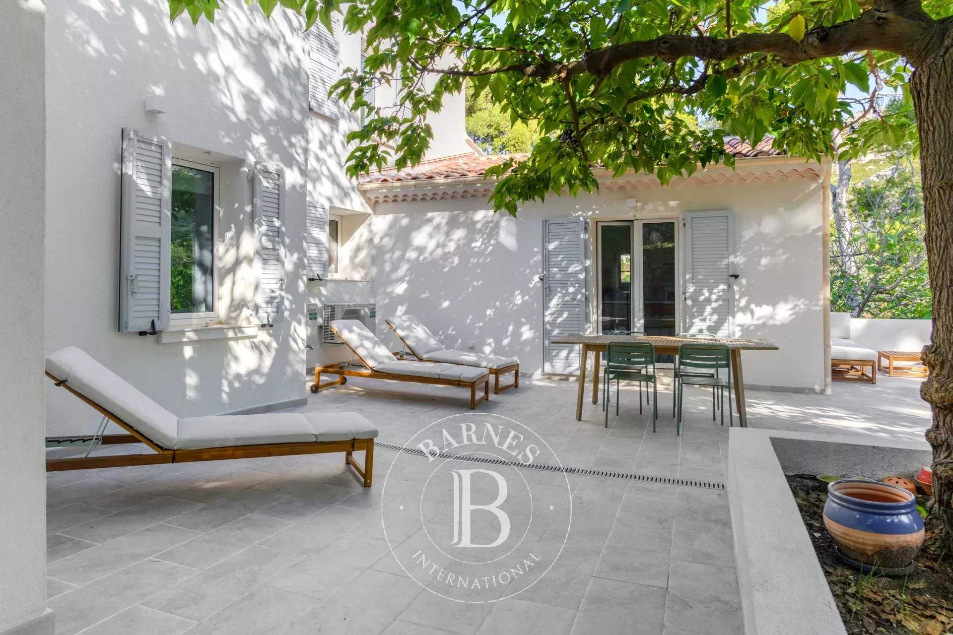 Marseille  - Maison 6 Pièces 5 Chambres