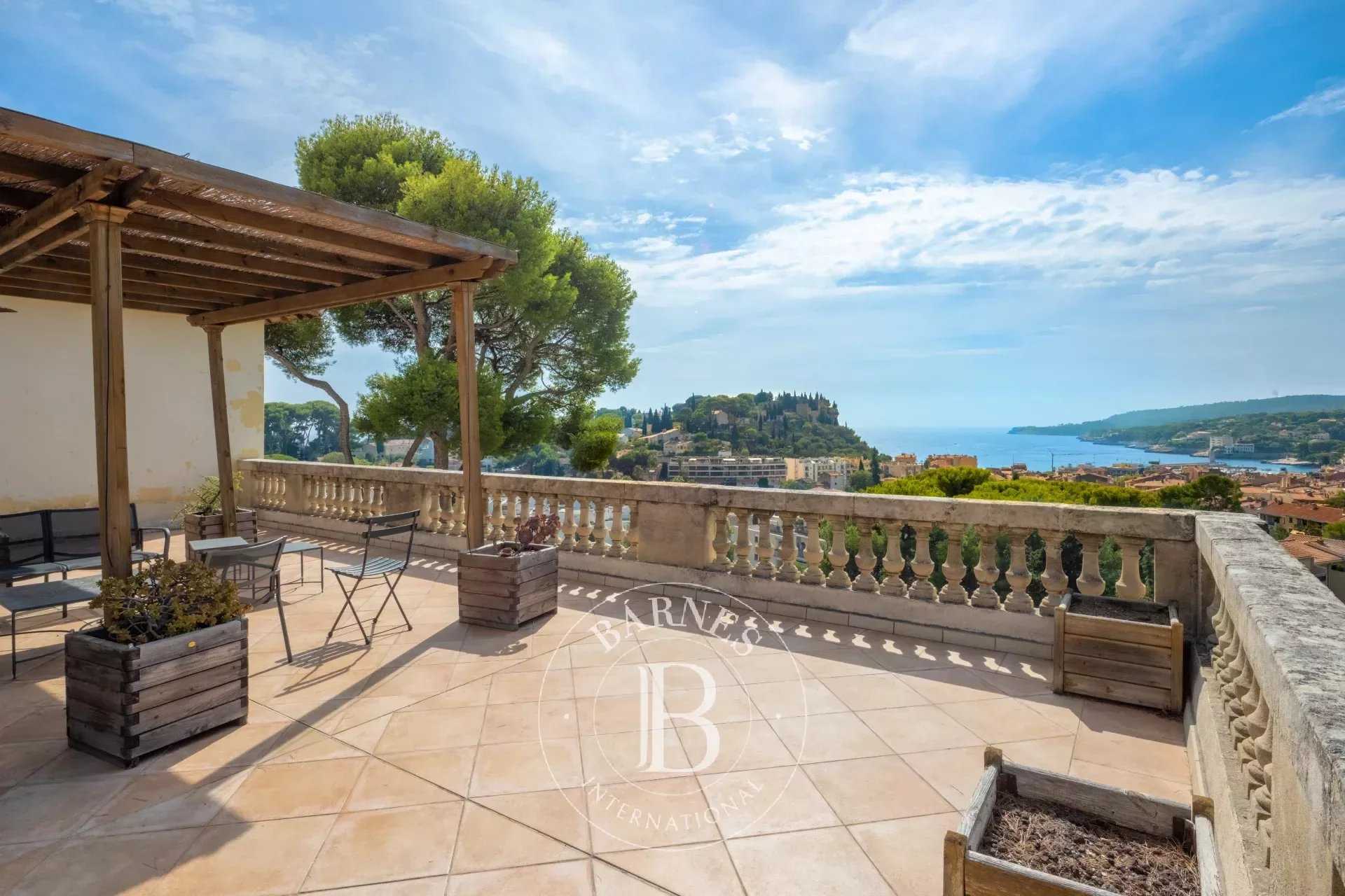 Cassis  - Property 7 Bedrooms