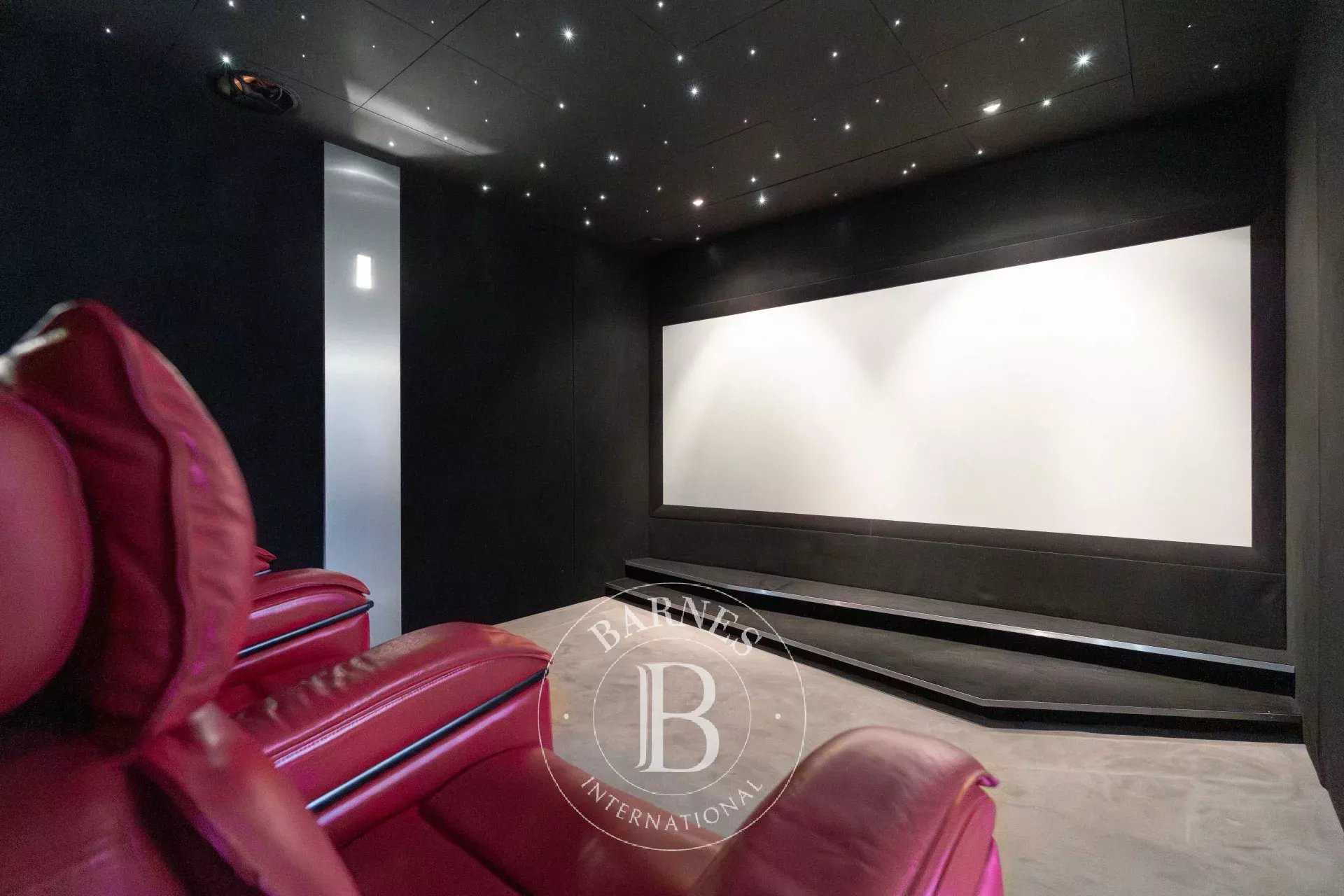 Marseille  - Maison 7 Pi&egrave;ces 5 Chambres