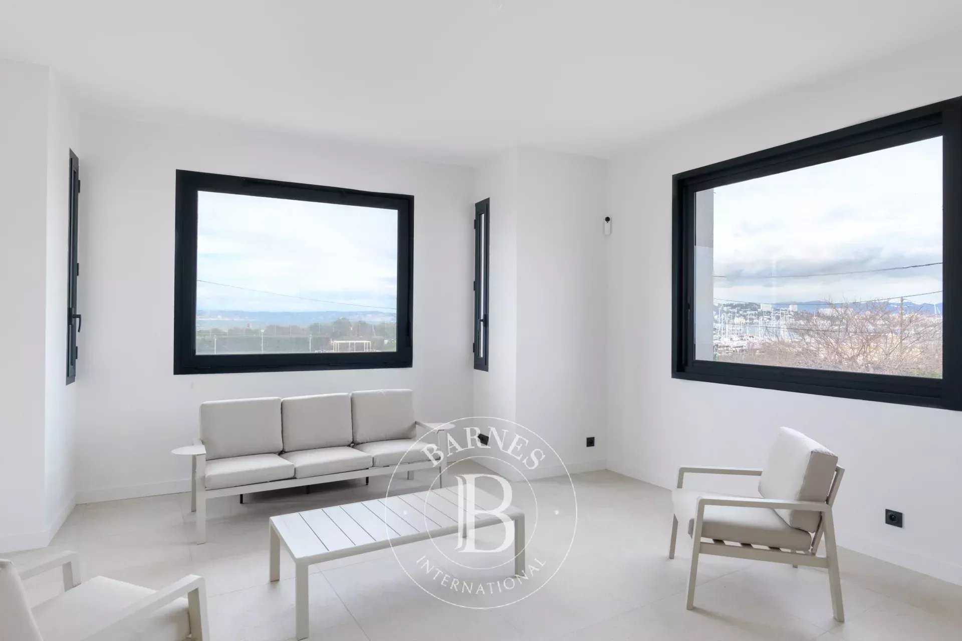 Marseille  - Villa 5 Pi&egrave;ces 4 Chambres