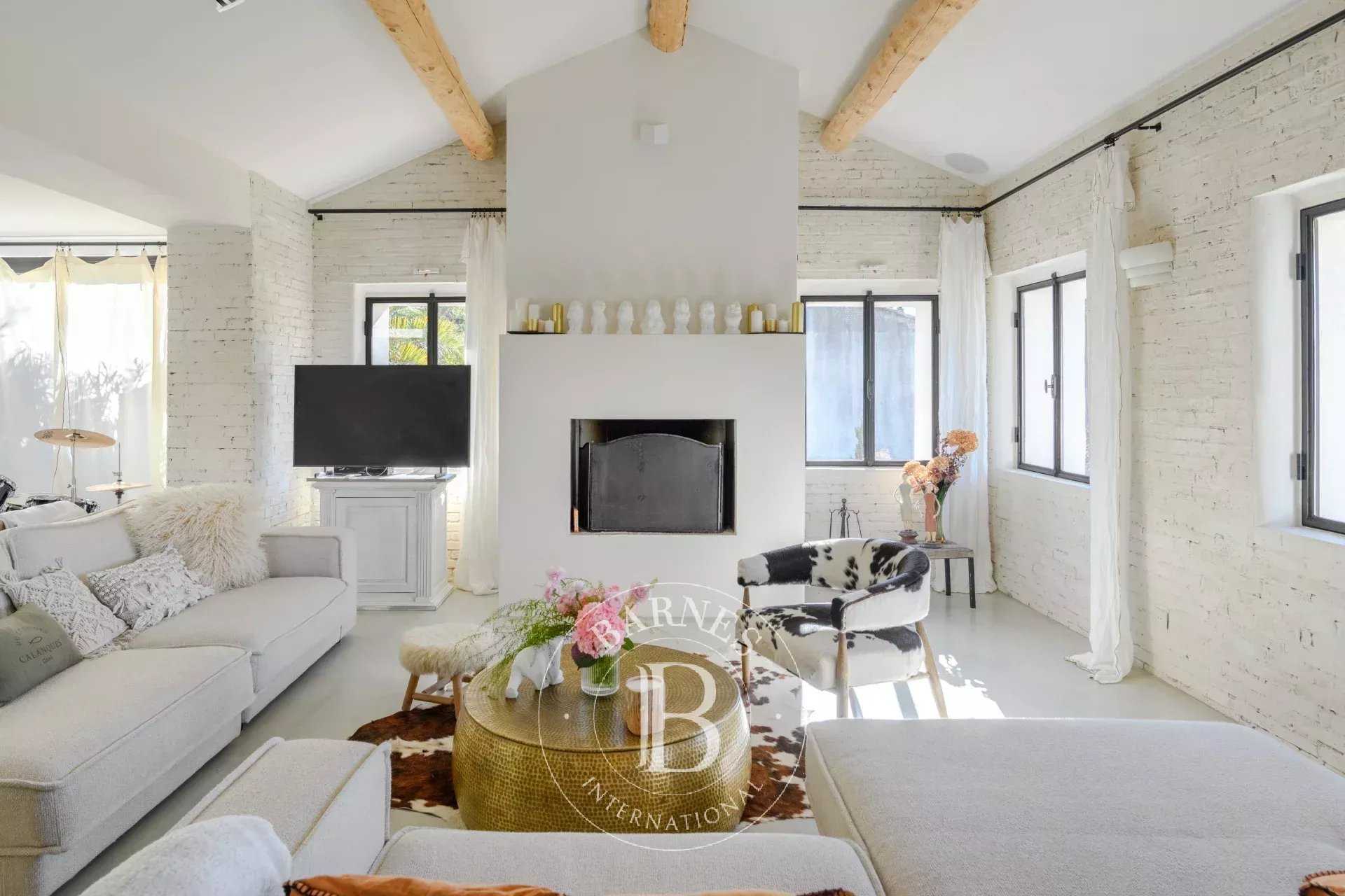 Cassis  - Property 7 Bedrooms