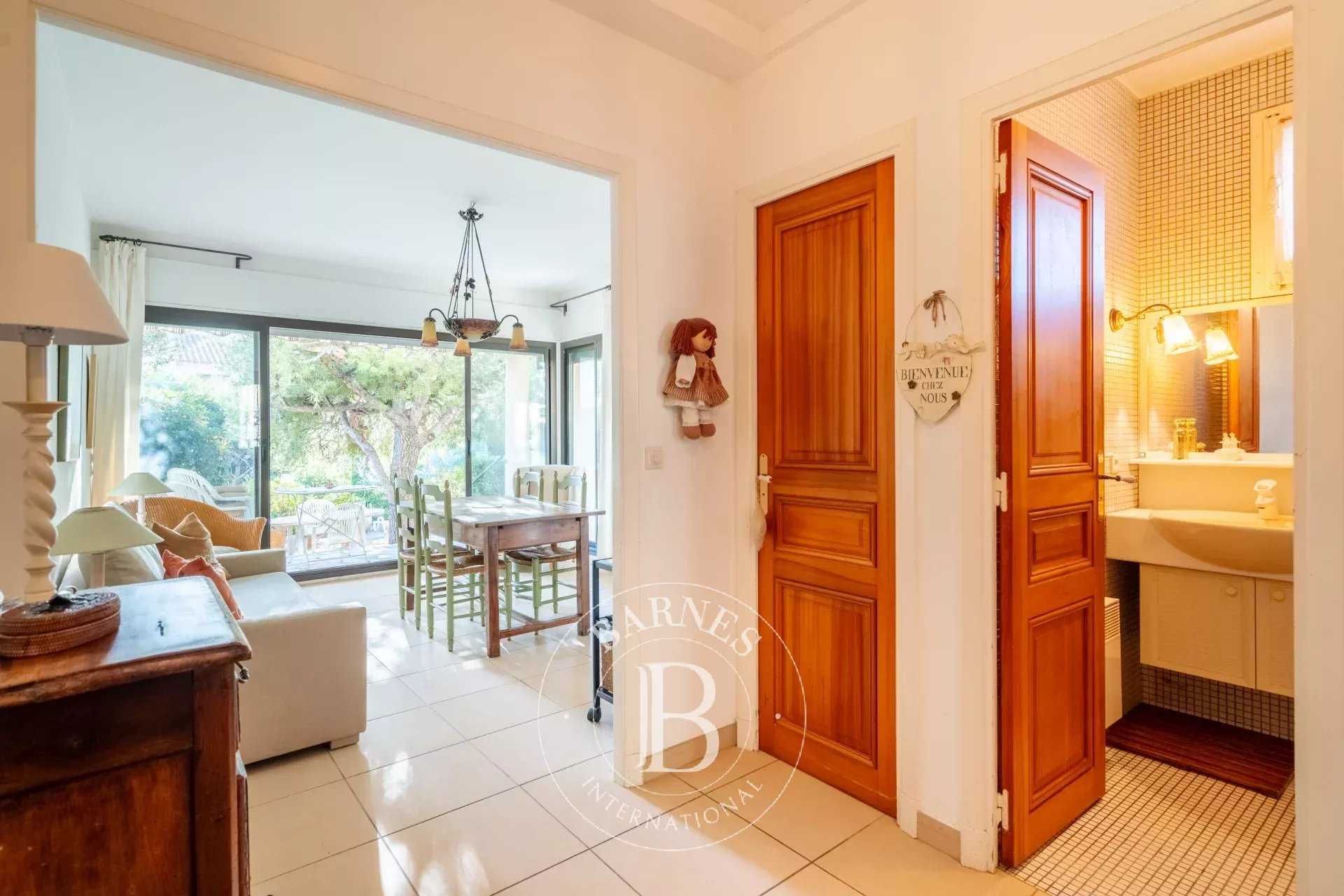 Cassis  - Piso 2 Cuartos, 1 Habitacion